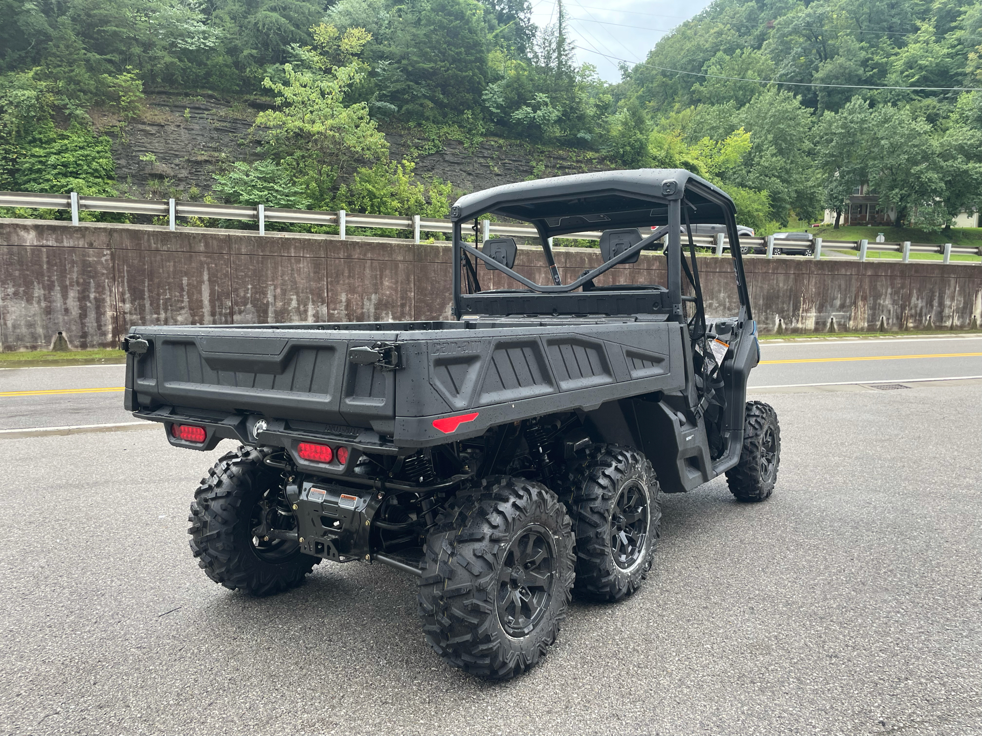 2022 Can-Am Defender 6x6 XT HD10 in Pikeville, Kentucky - Photo 9