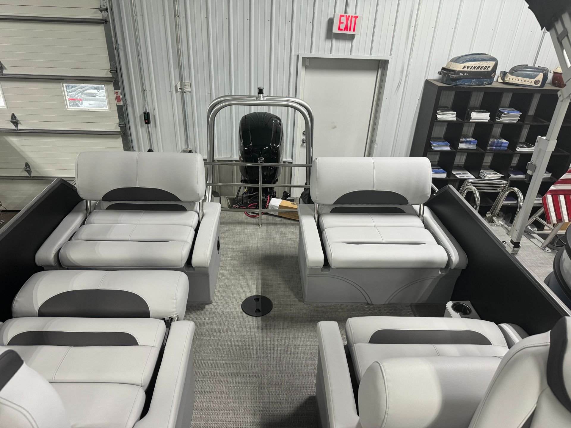 2024 Bentley Pontoons LEGACY 220 QUAD SWINGBACK in Somerset, Wisconsin - Photo 2