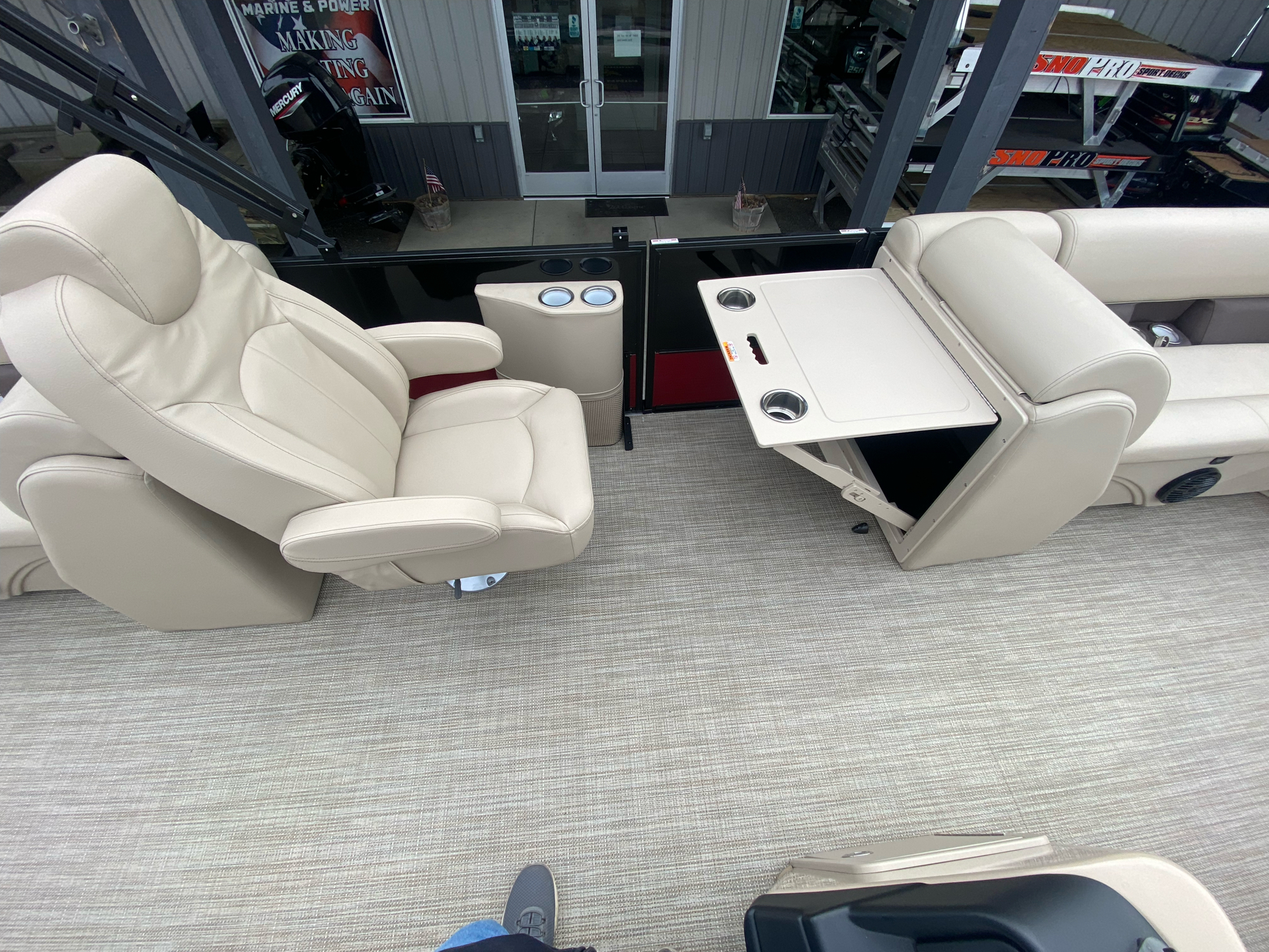 2024 Bentley Pontoons LEGACY 240 NAVIGATOR in Somerset, Wisconsin - Photo 10