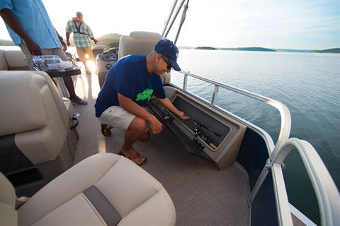 2024 Sun Tracker Fishin' Barge 22 DLX in Somerset, Wisconsin - Photo 20