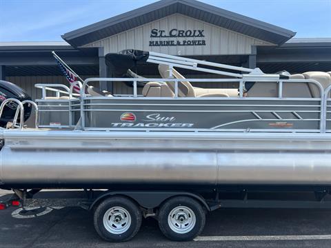 2023 Sun Tracker Fishin' Barge 22 DLX in Somerset, Wisconsin - Photo 3