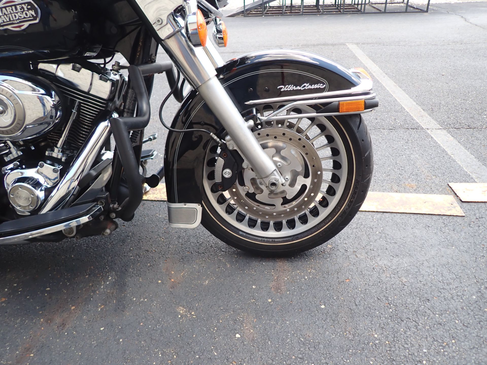 2011 Harley-Davidson Ultra Classic® Electra Glide® in Massillon, Ohio - Photo 2