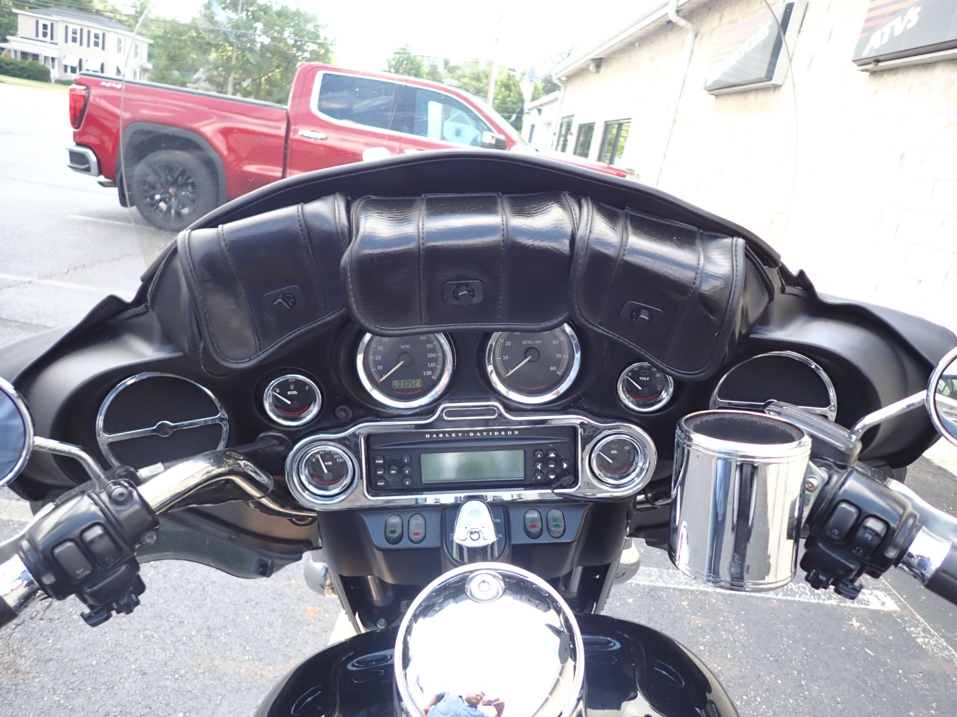 2011 Harley-Davidson Ultra Classic® Electra Glide® in Massillon, Ohio - Photo 10