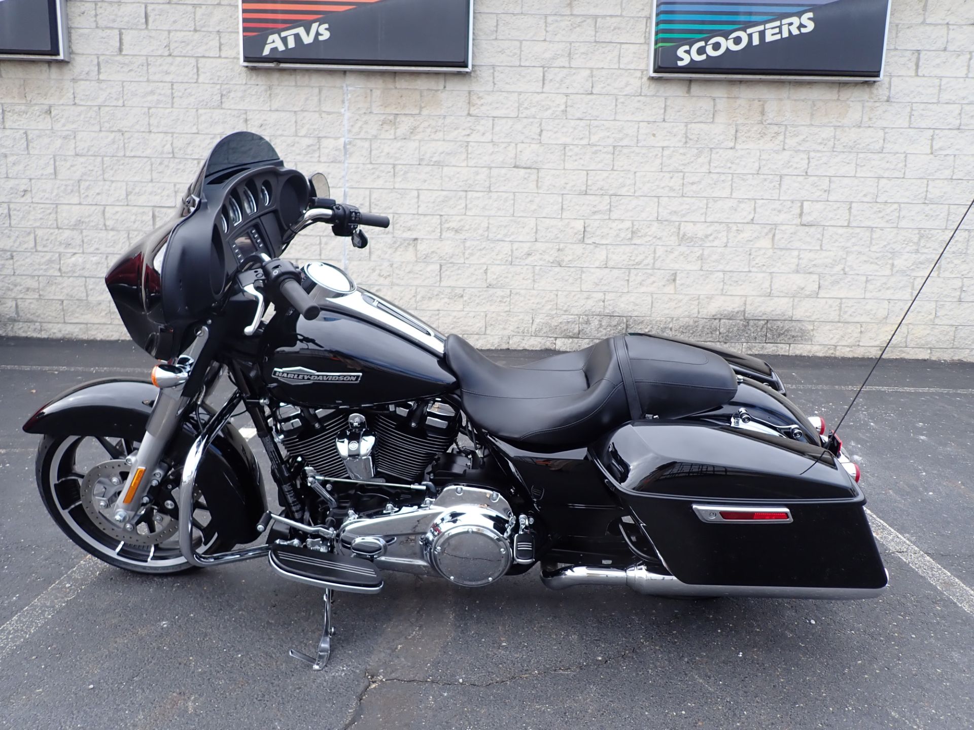 2021 Harley-Davidson Street Glide® in Massillon, Ohio - Photo 6