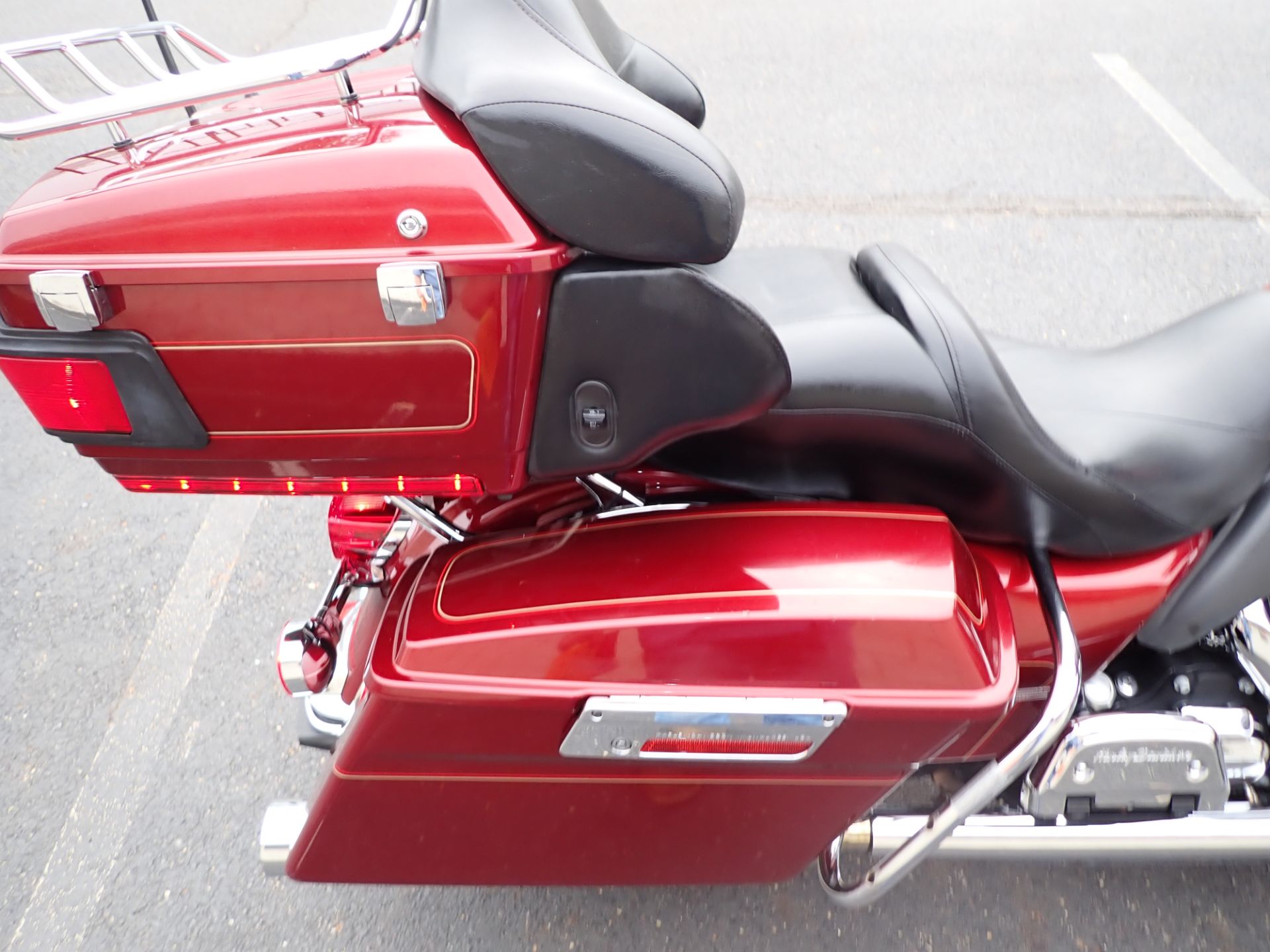 2010 Harley-Davidson Ultra Classic® Electra Glide® in Massillon, Ohio - Photo 6