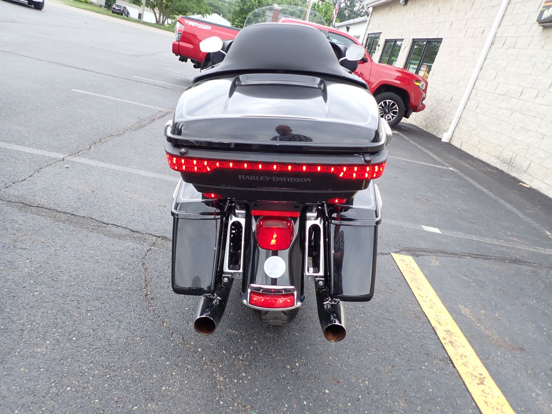 2016 Harley-Davidson Electra Glide® Ultra Classic® Low in Massillon, Ohio - Photo 4