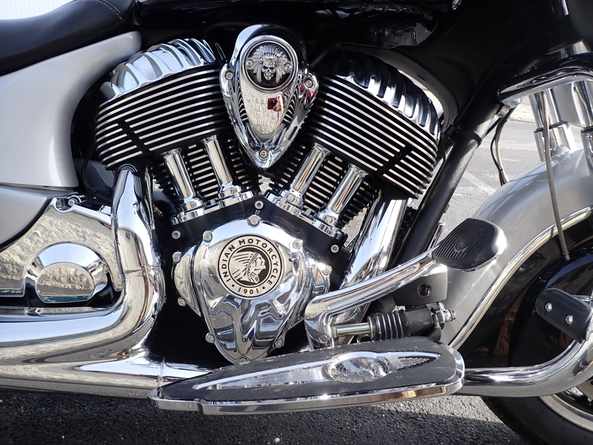 2016 Indian Motorcycle Chieftain® in Massillon, Ohio - Photo 4