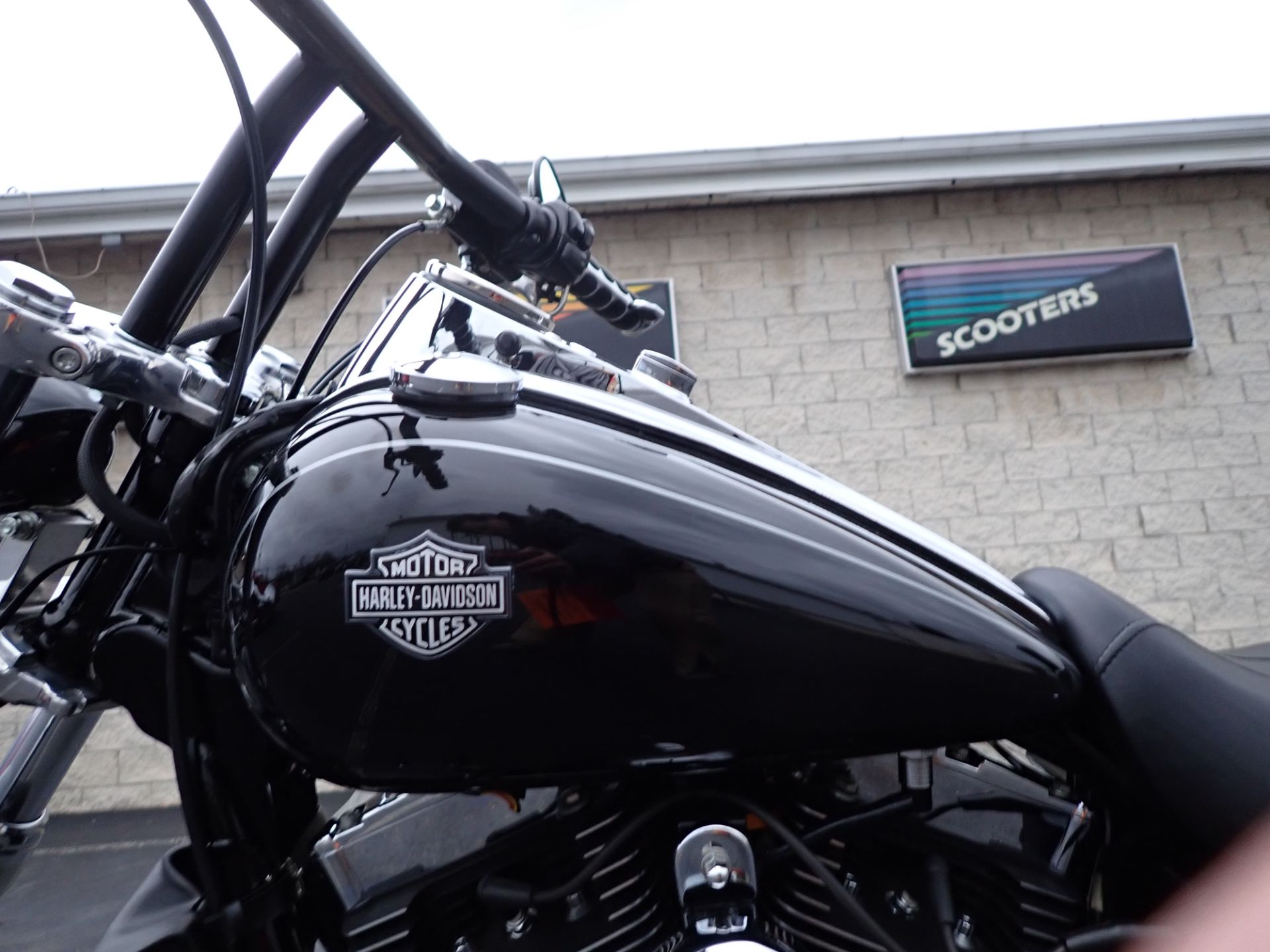 2010 Harley-Davidson Dyna® Wide Glide® in Massillon, Ohio - Photo 9
