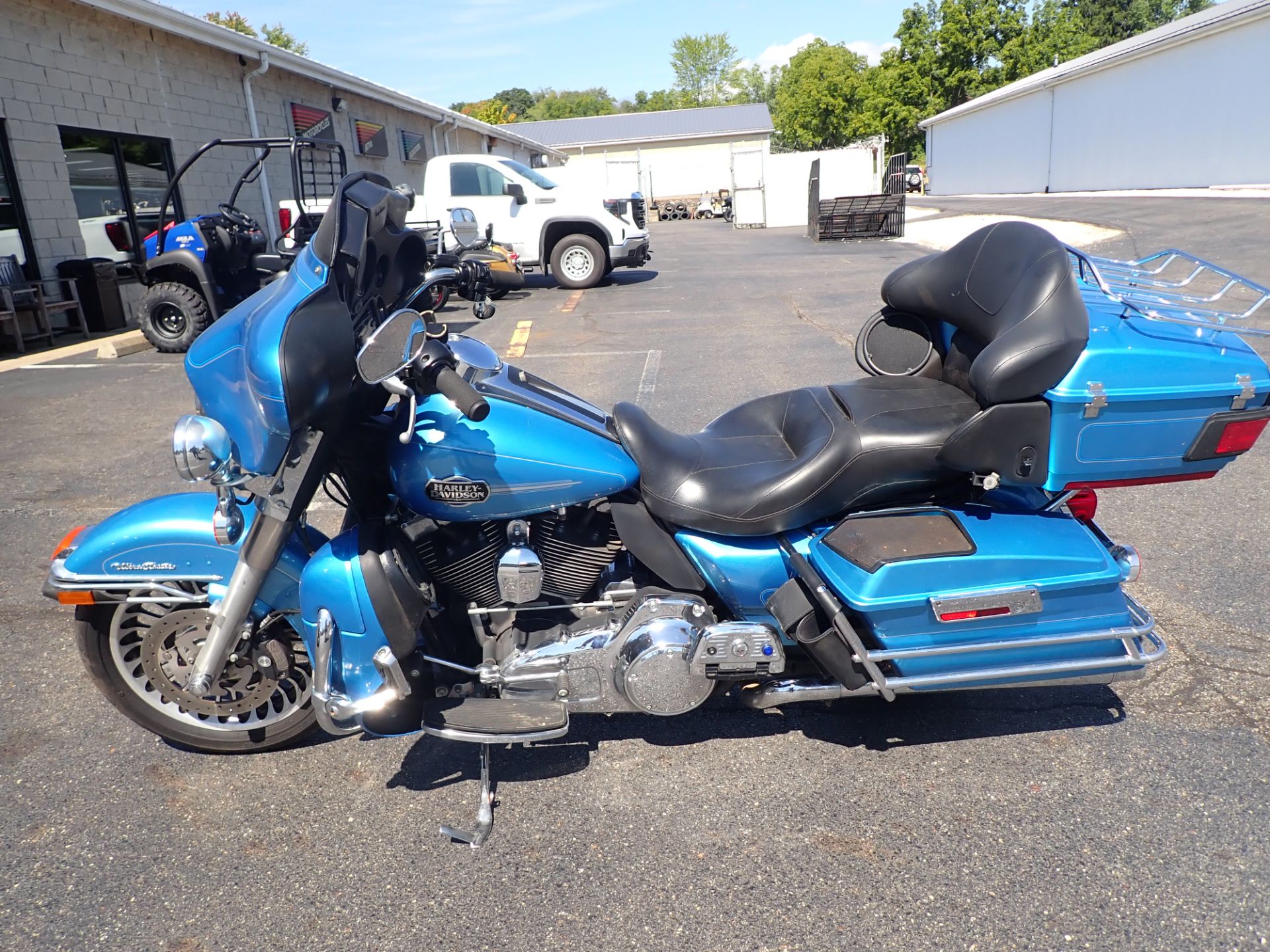 2011 Harley-Davidson Ultra Classic® Electra Glide® in Massillon, Ohio - Photo 3