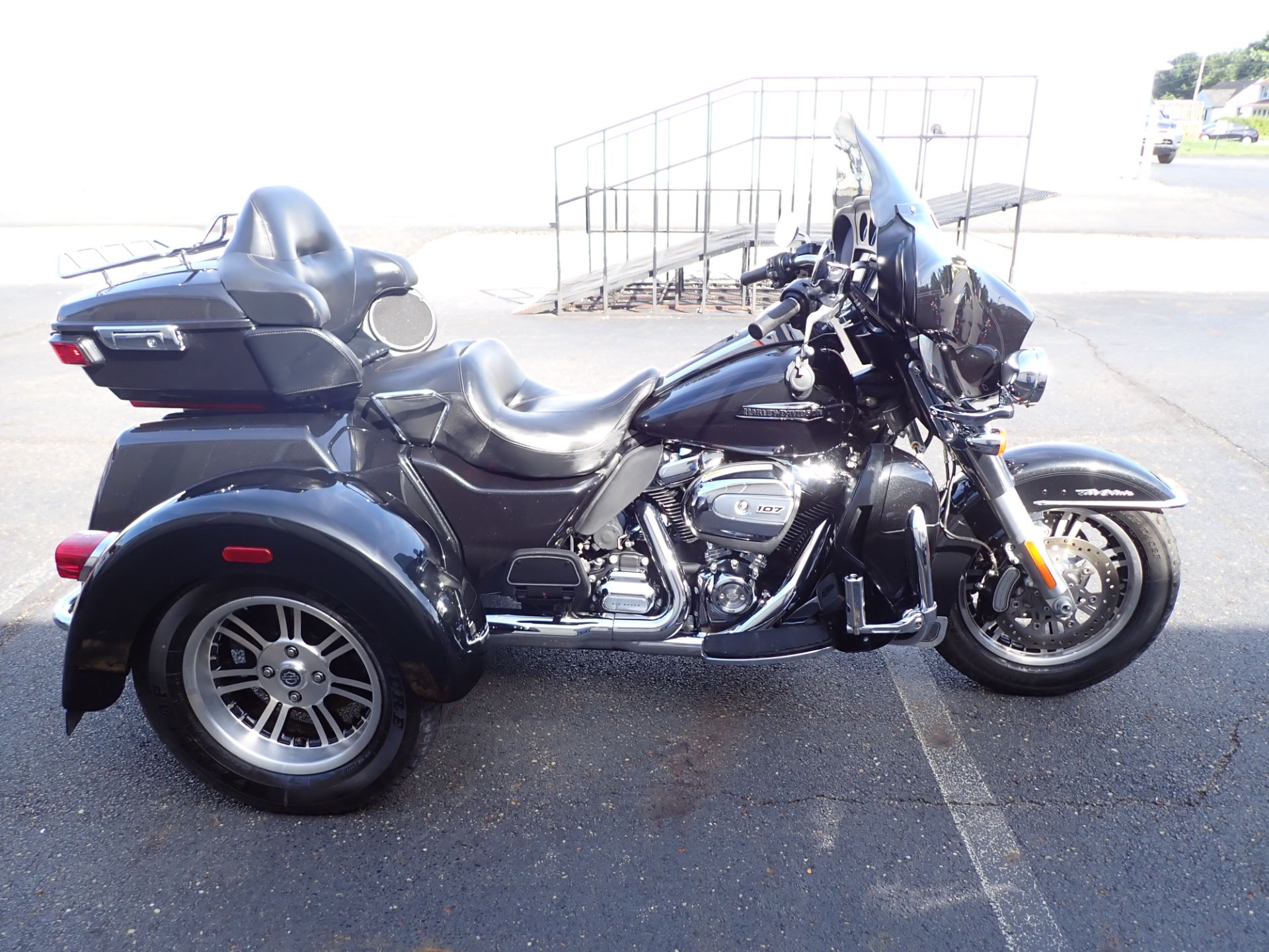 2018 Harley-Davidson Tri Glide® Ultra in Massillon, Ohio - Photo 1