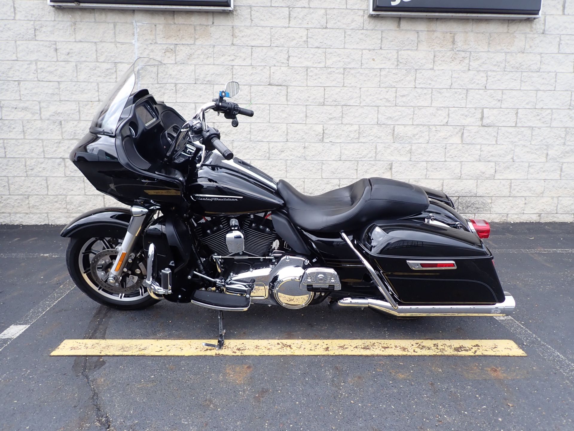 2016 Harley-Davidson Road Glide® Ultra in Massillon, Ohio - Photo 13