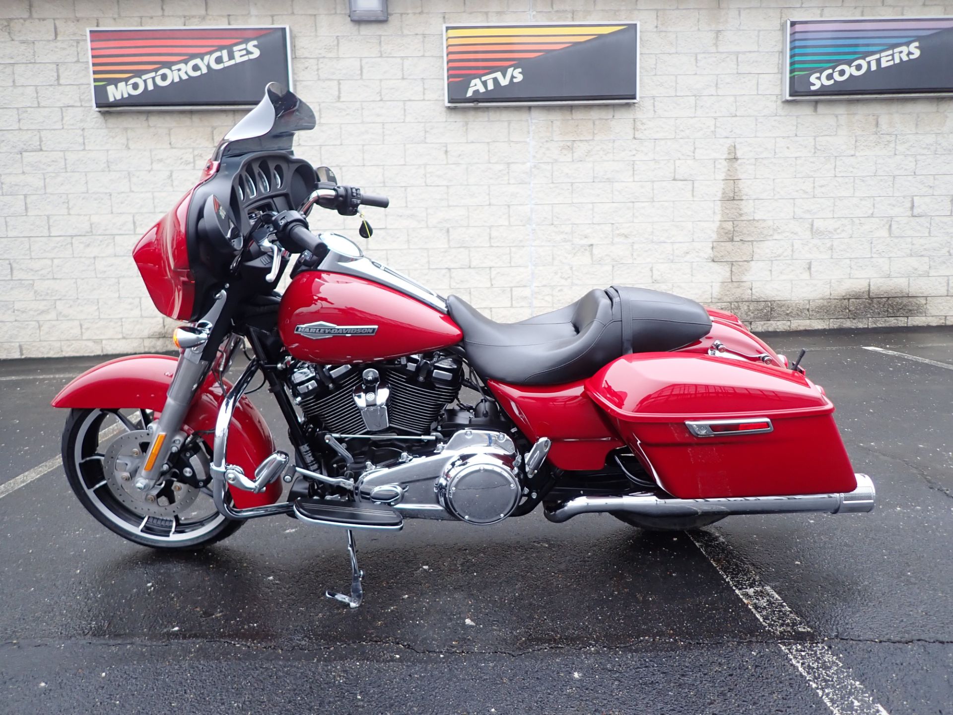 2021 Harley-Davidson Street Glide® in Massillon, Ohio - Photo 6