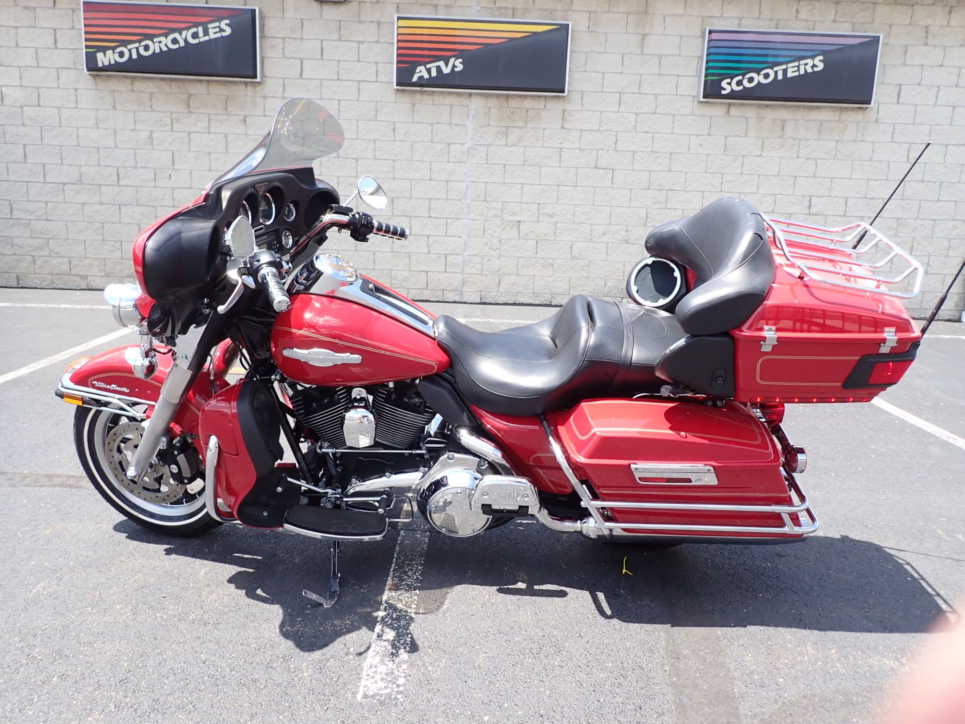 2008 Harley-Davidson Ultra Classic® Electra Glide® Firefighter Special Edition in Massillon, Ohio - Photo 6