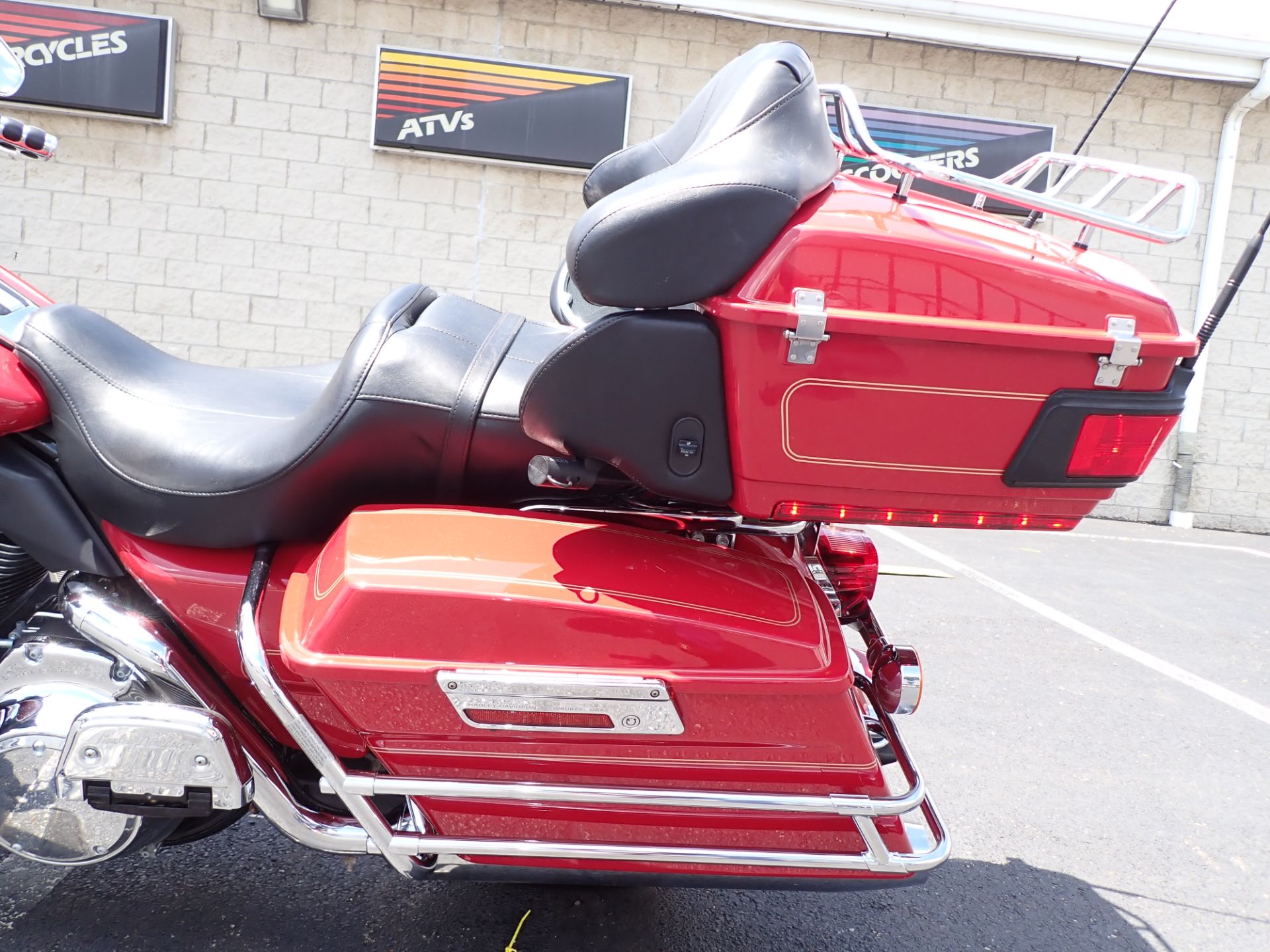2008 Harley-Davidson Ultra Classic® Electra Glide® Firefighter Special Edition in Massillon, Ohio - Photo 7