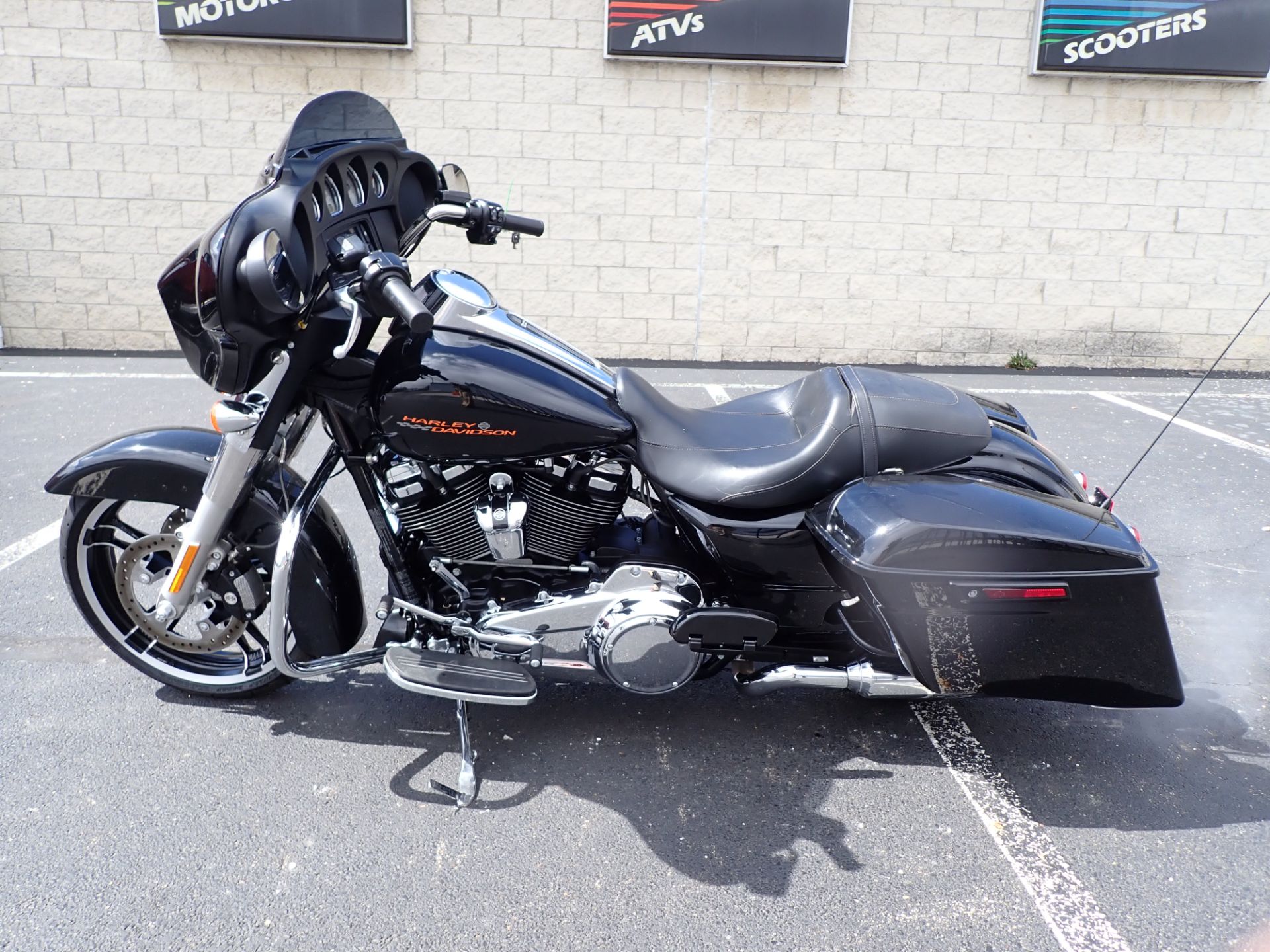 2018 Harley-Davidson Street Glide® in Massillon, Ohio - Photo 6