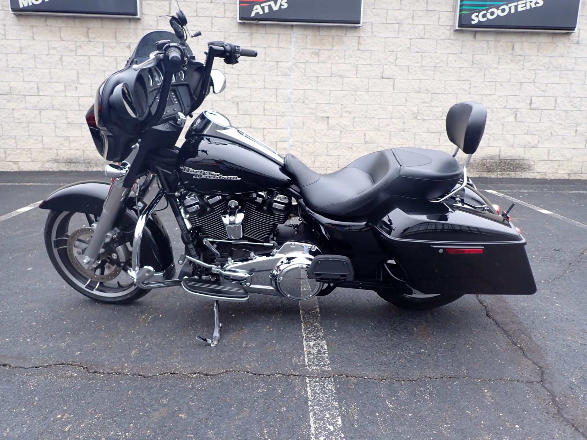 2018 Harley-Davidson Street Glide® in Massillon, Ohio - Photo 6