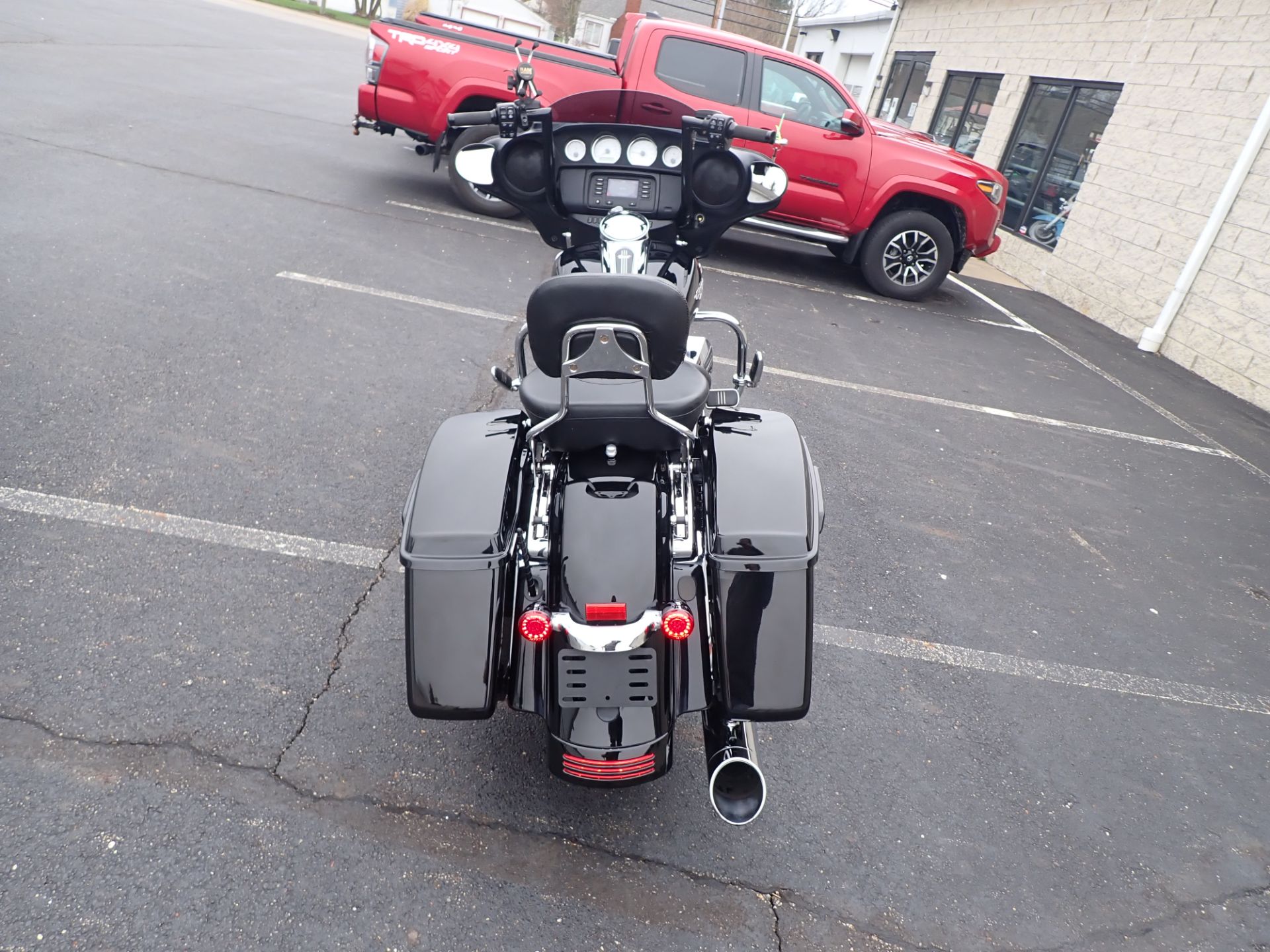 2018 Harley-Davidson Street Glide® in Massillon, Ohio - Photo 18