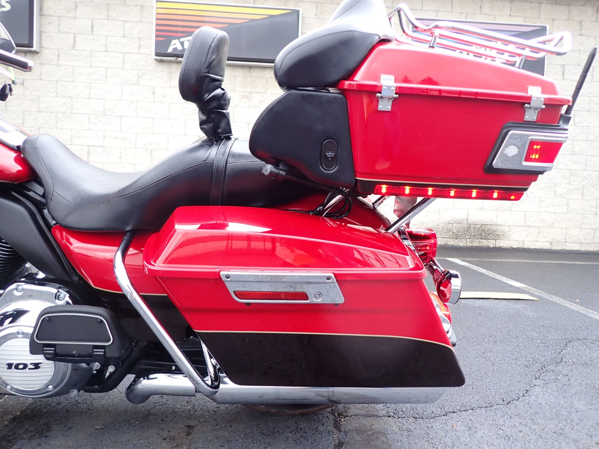 2011 Harley-Davidson Electra Glide® Ultra Limited in Massillon, Ohio - Photo 7