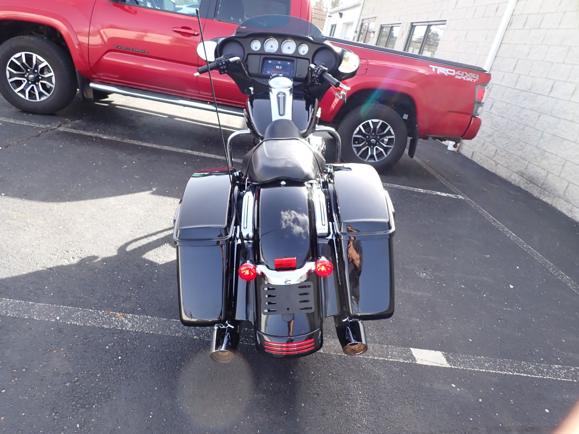 2019 Harley-Davidson Street Glide® in Massillon, Ohio - Photo 20