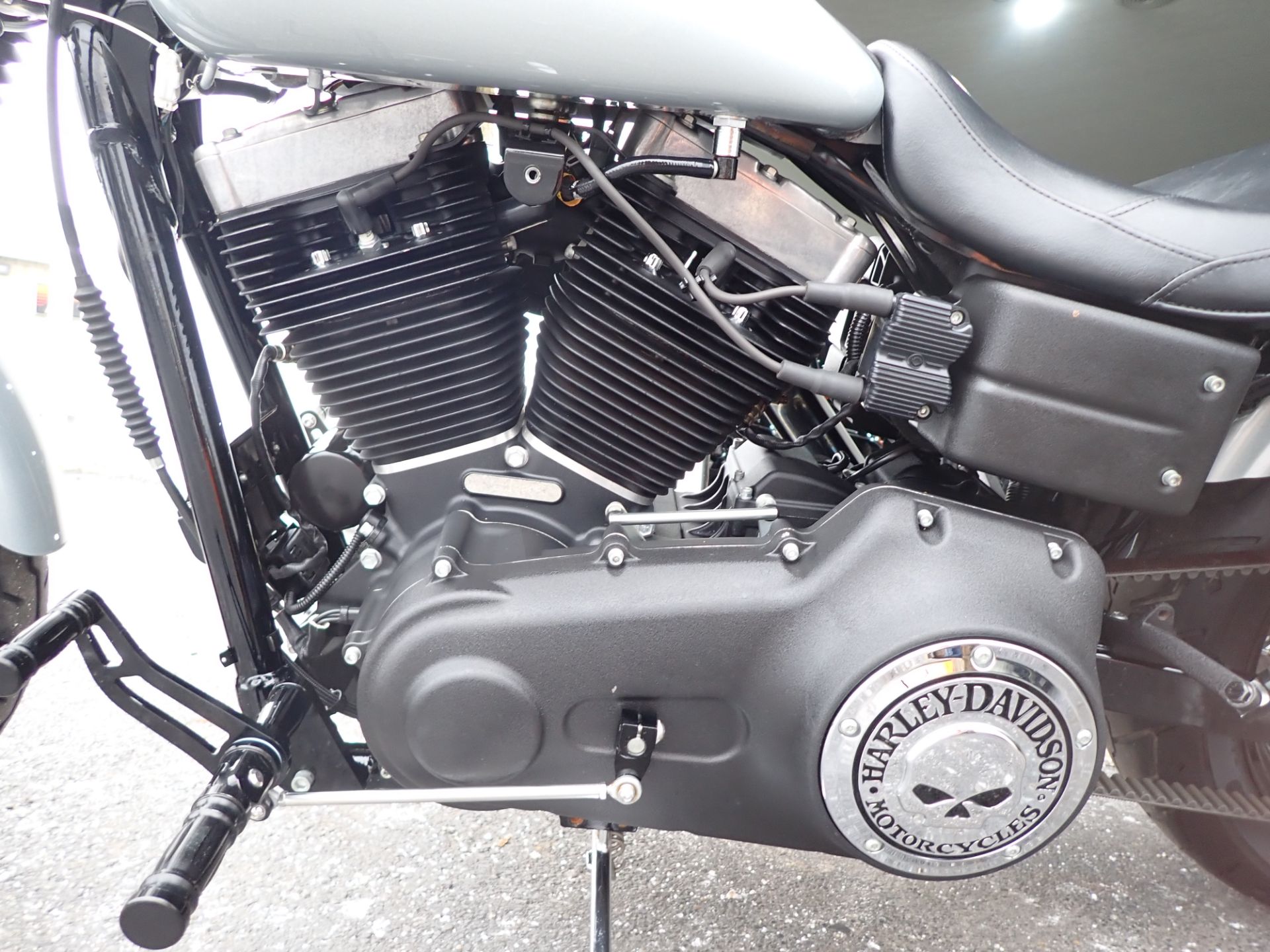 2011 Harley-Davidson Dyna® Street Bob® in Massillon, Ohio - Photo 9