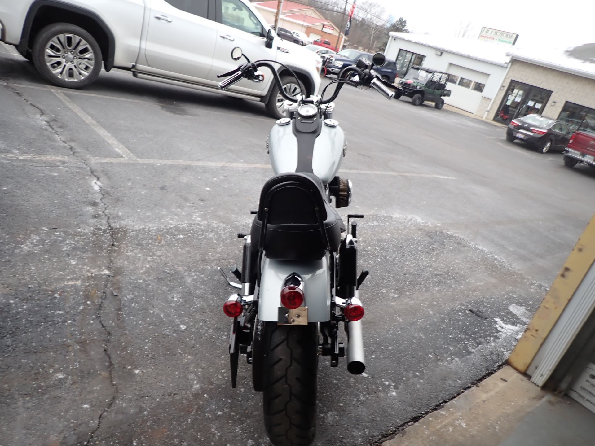 2011 Harley-Davidson Dyna® Street Bob® in Massillon, Ohio - Photo 16