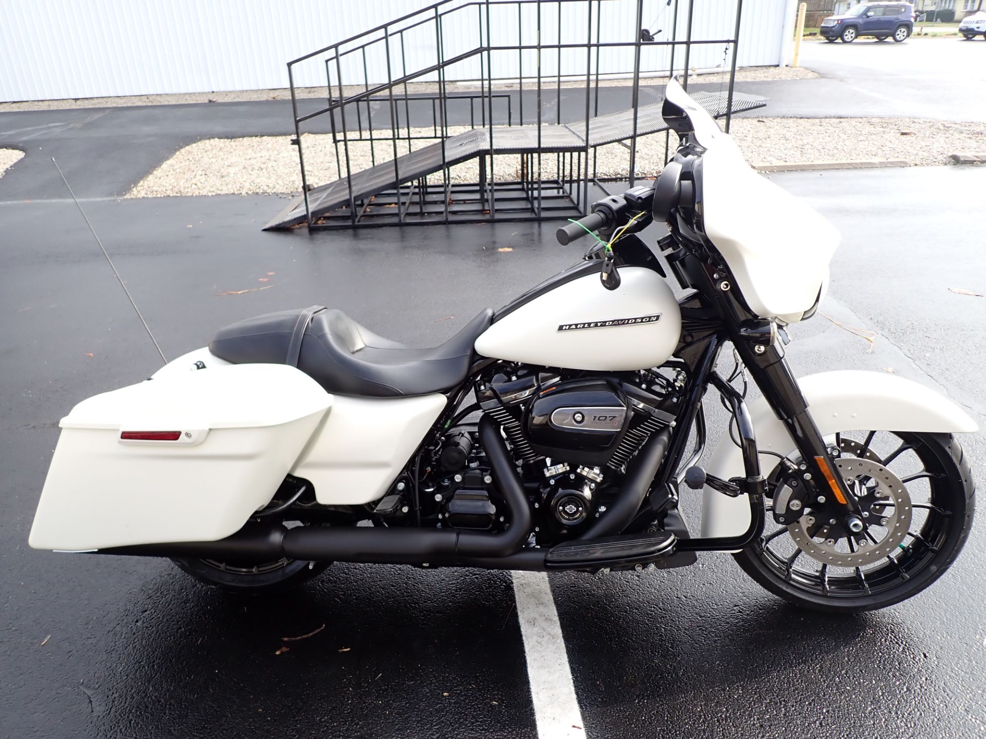 2018 Harley-Davidson Street Glide® Special in Massillon, Ohio - Photo 10