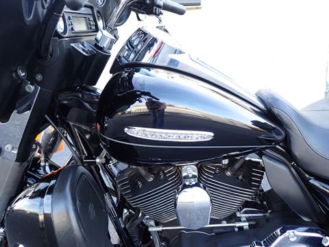 2011 Harley-Davidson Electra Glide® Ultra Limited in Massillon, Ohio - Photo 16