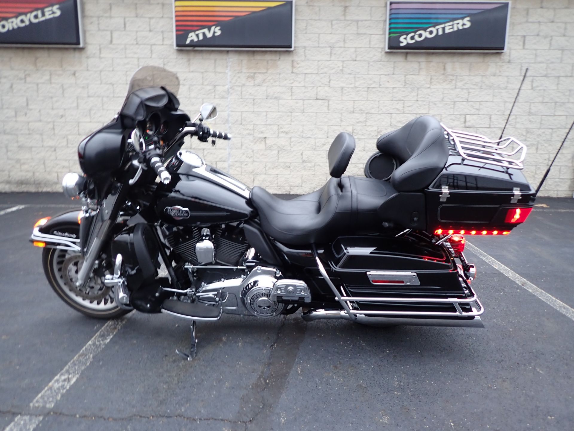 2013 Harley-Davidson Ultra Classic® Electra Glide® in Massillon, Ohio - Photo 6