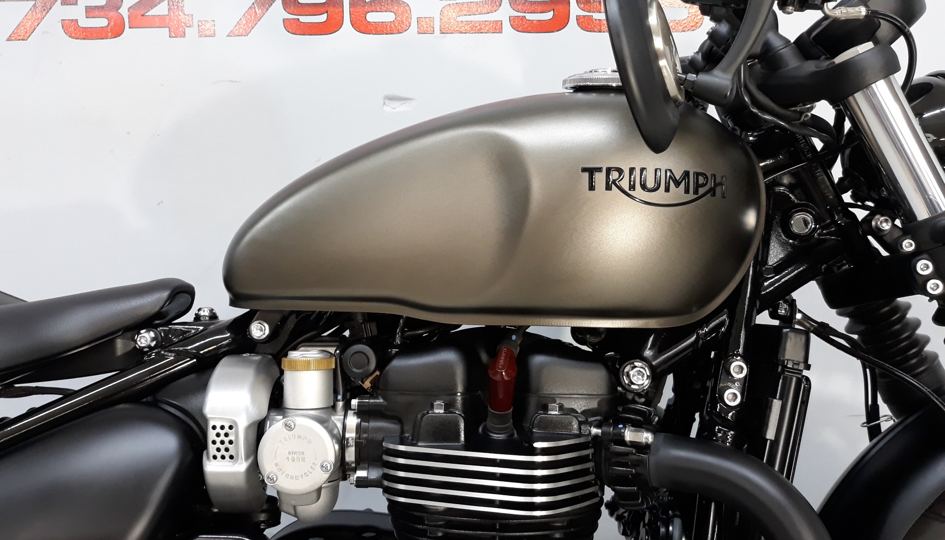 2020 Triumph Bonneville Bobber Black in Belleville, Michigan - Photo 19