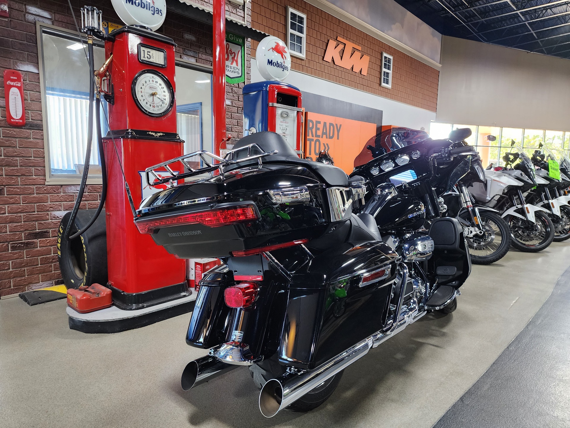 2019 Harley-Davidson Electra Glide Ultra Limited in Dimondale, Michigan - Photo 4