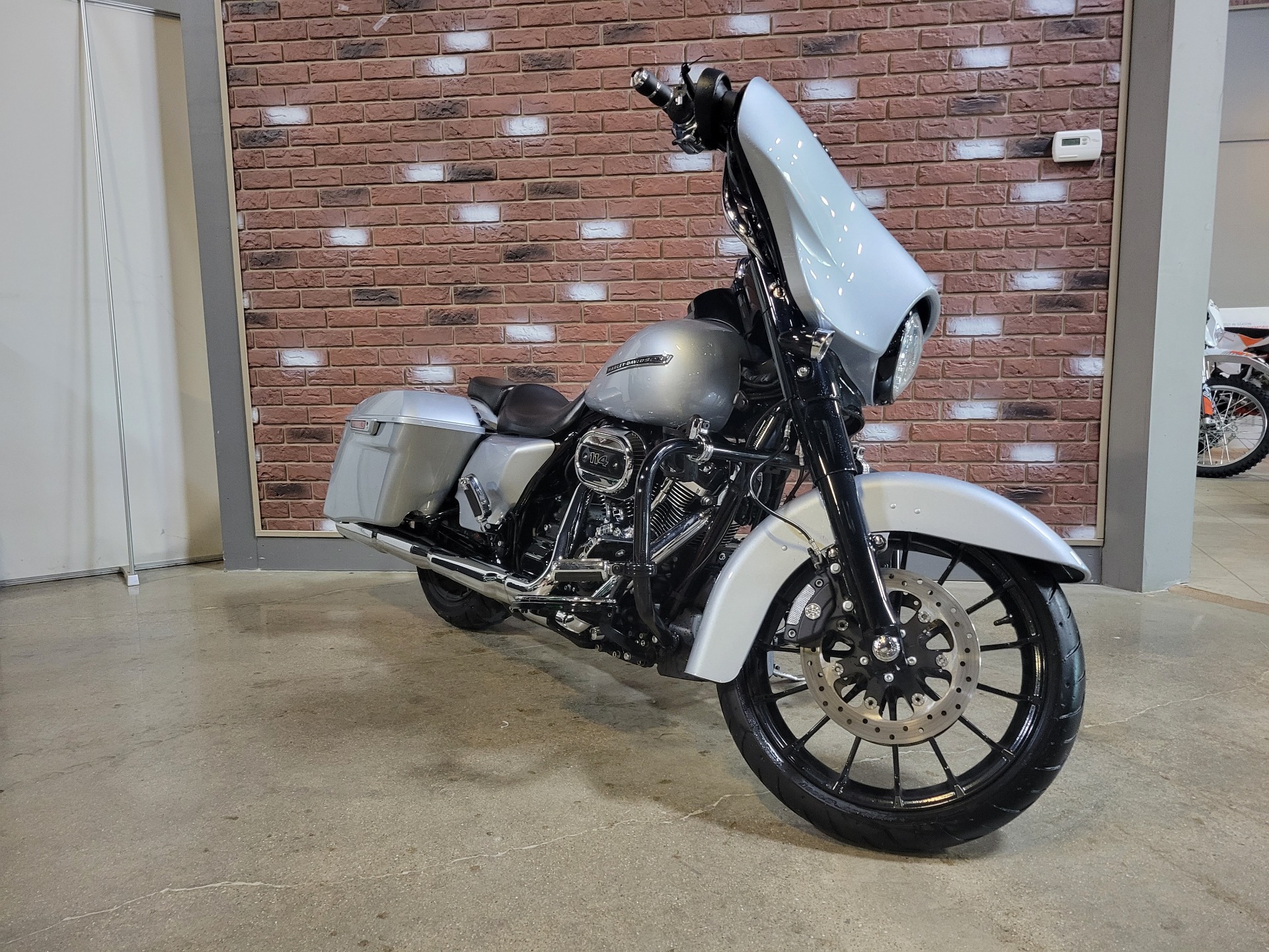 2019 Harley-Davidson Street Glide® Special in Dimondale, Michigan - Photo 2