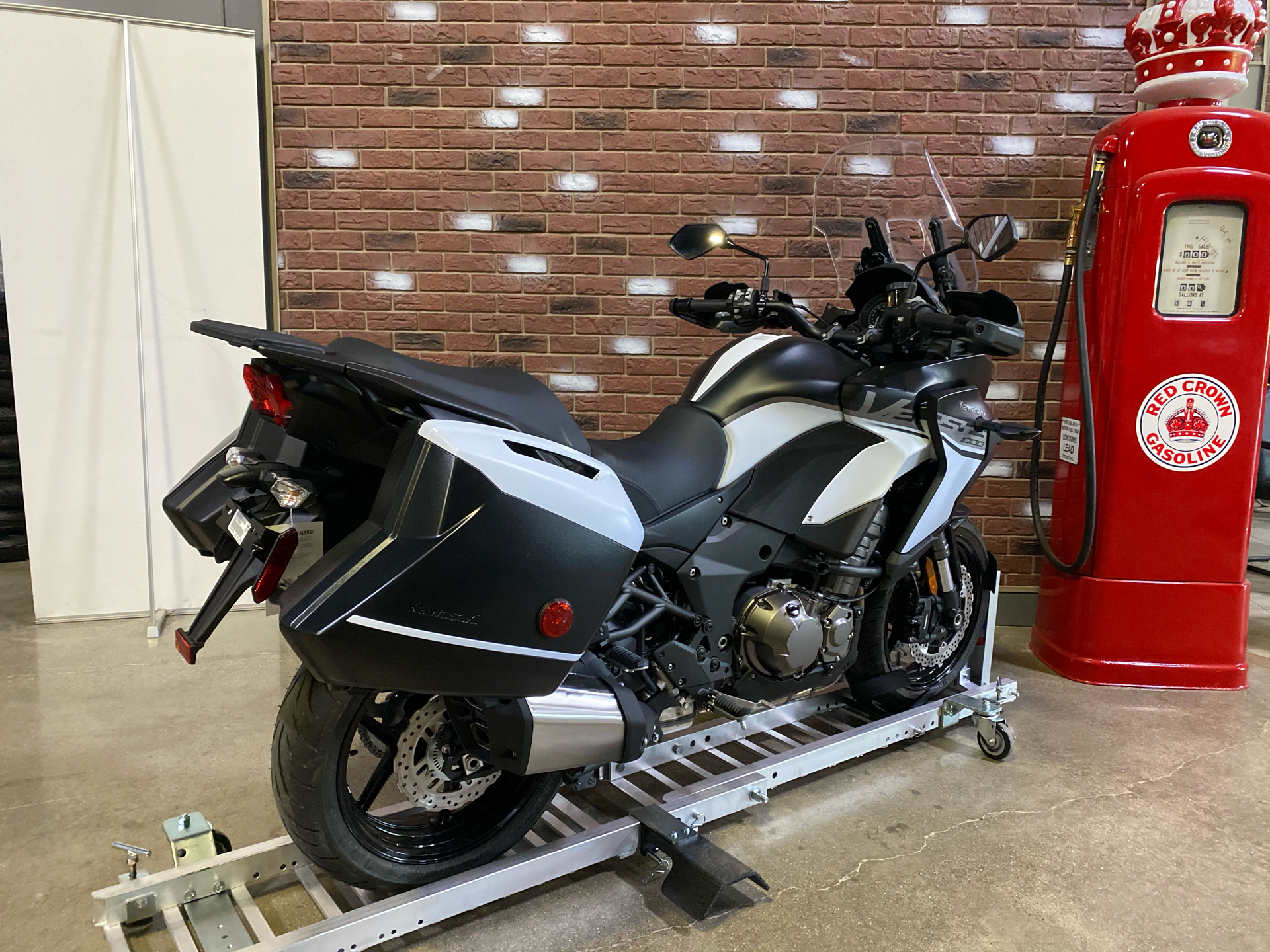 2019 Kawasaki Versys 1000 SE LT+ in Dimondale, Michigan - Photo 2