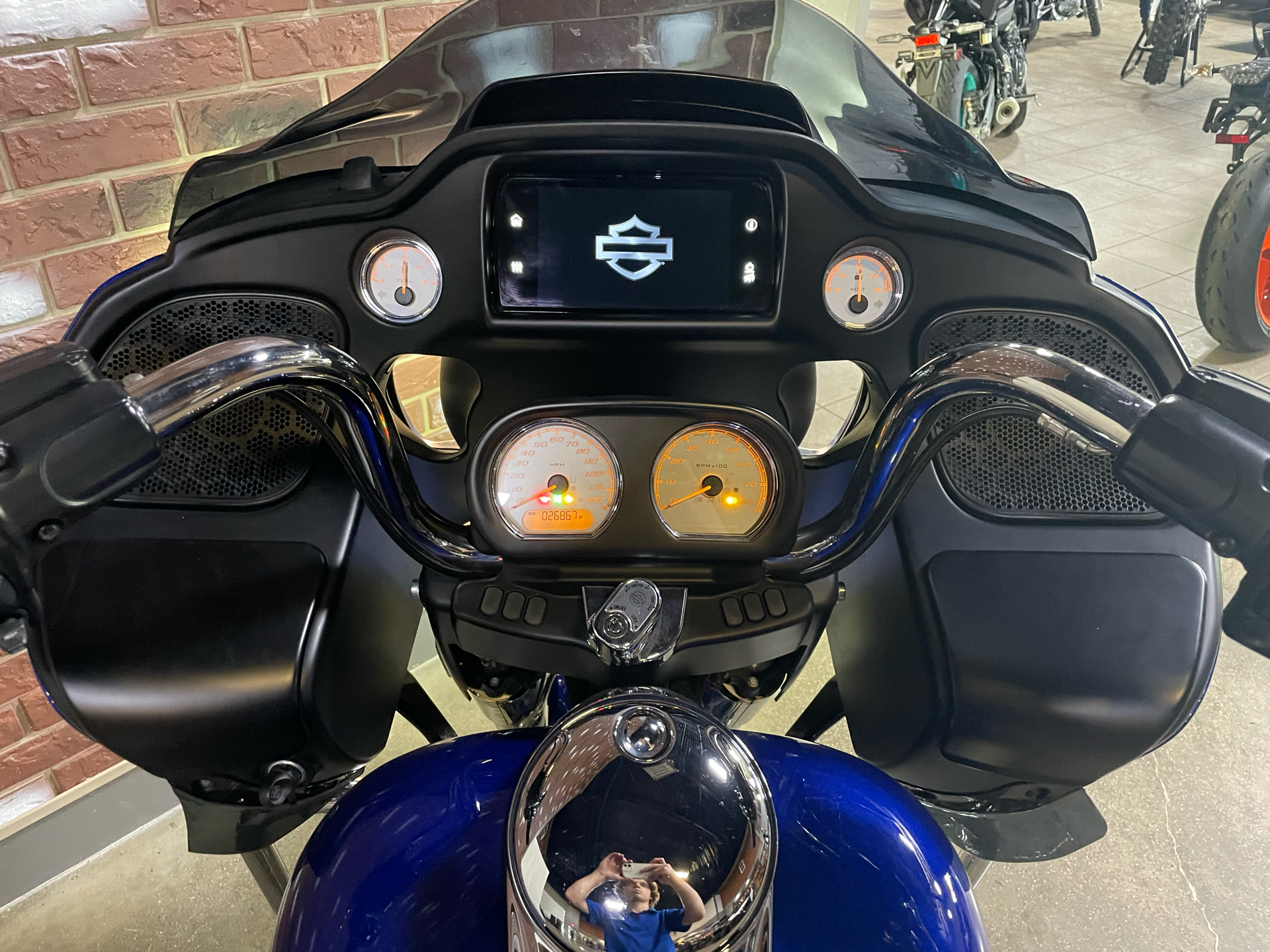 2019 Harley-Davidson Road Glide® in Dimondale, Michigan - Photo 9