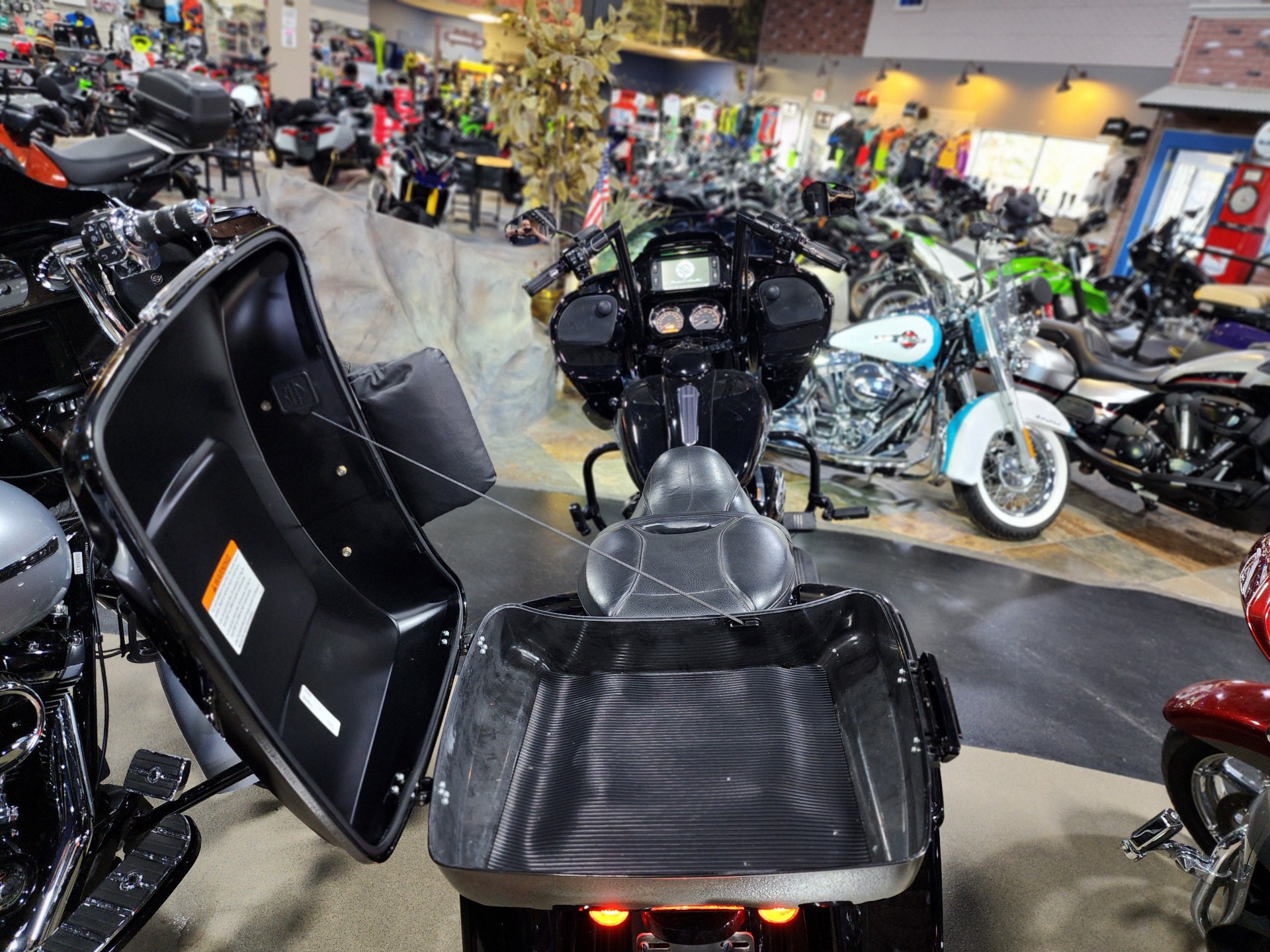 2018 Harley-Davidson Road Glide® Special in Dimondale, Michigan - Photo 6