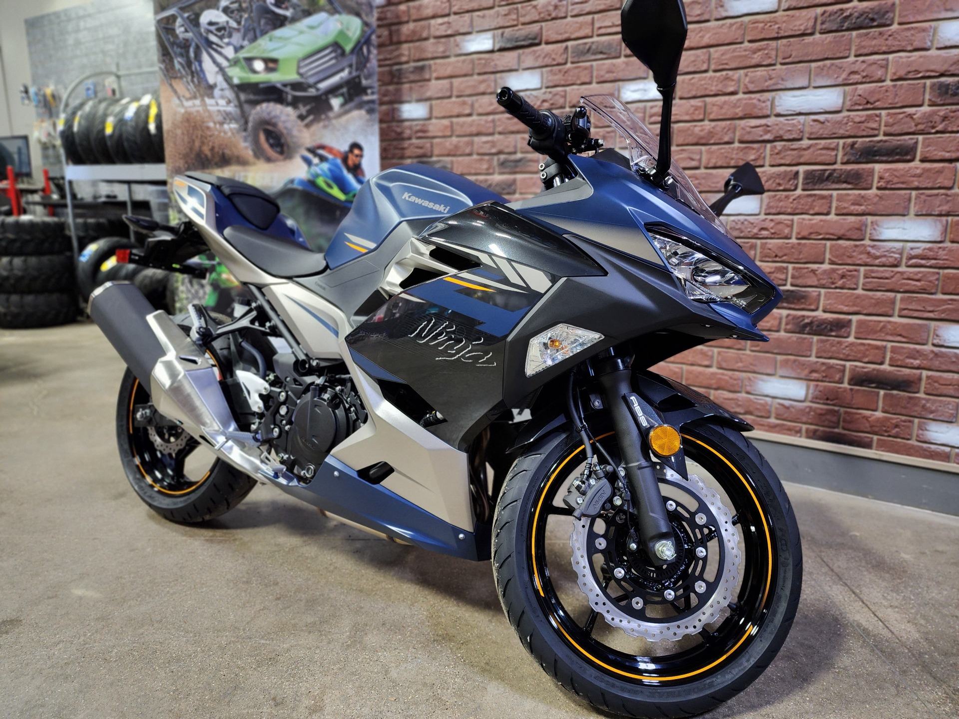 2023 Kawasaki Ninja 400 ABS in Dimondale, Michigan - Photo 2