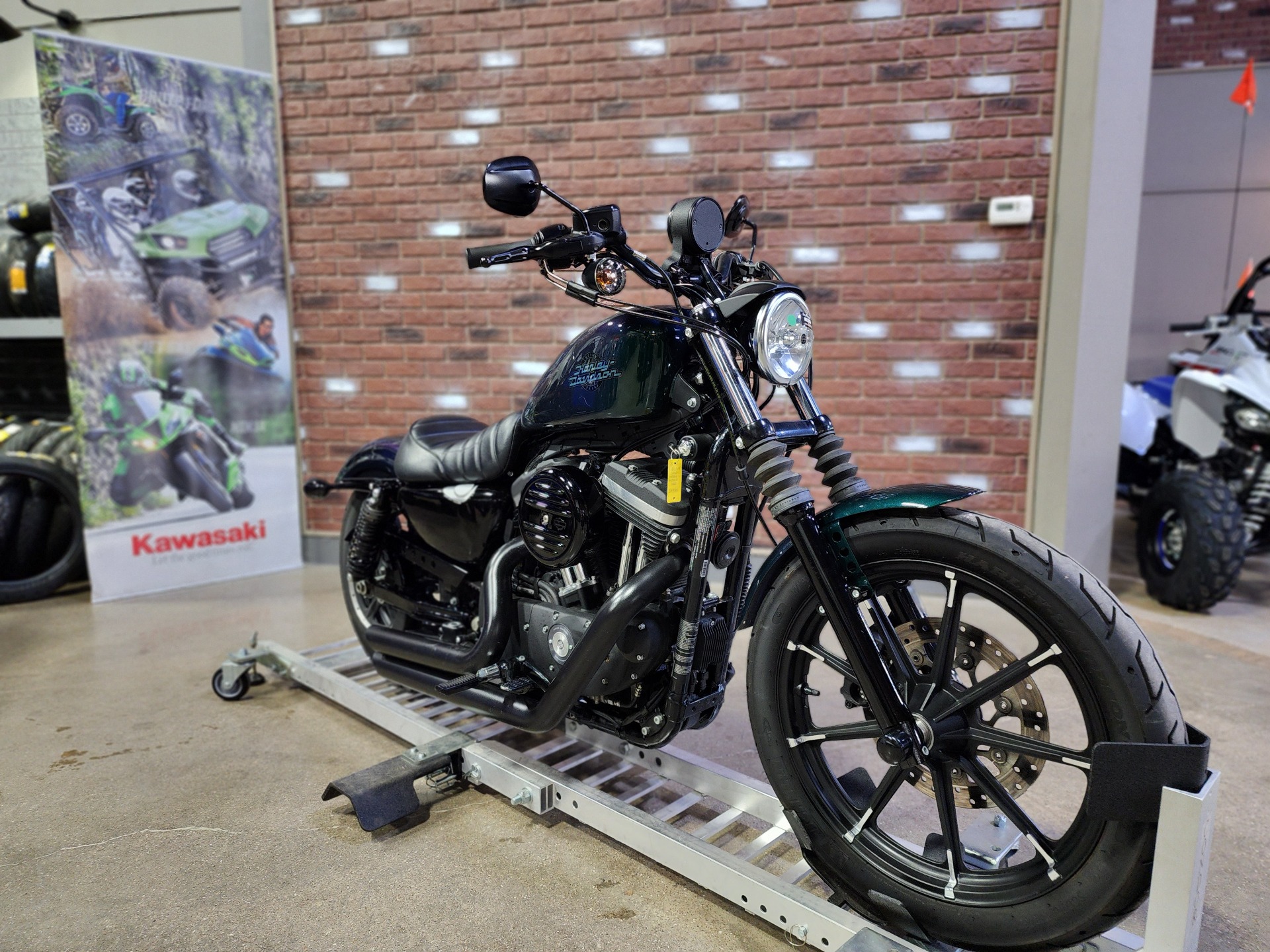 2021 Harley-Davidson Iron 883™ in Dimondale, Michigan - Photo 4