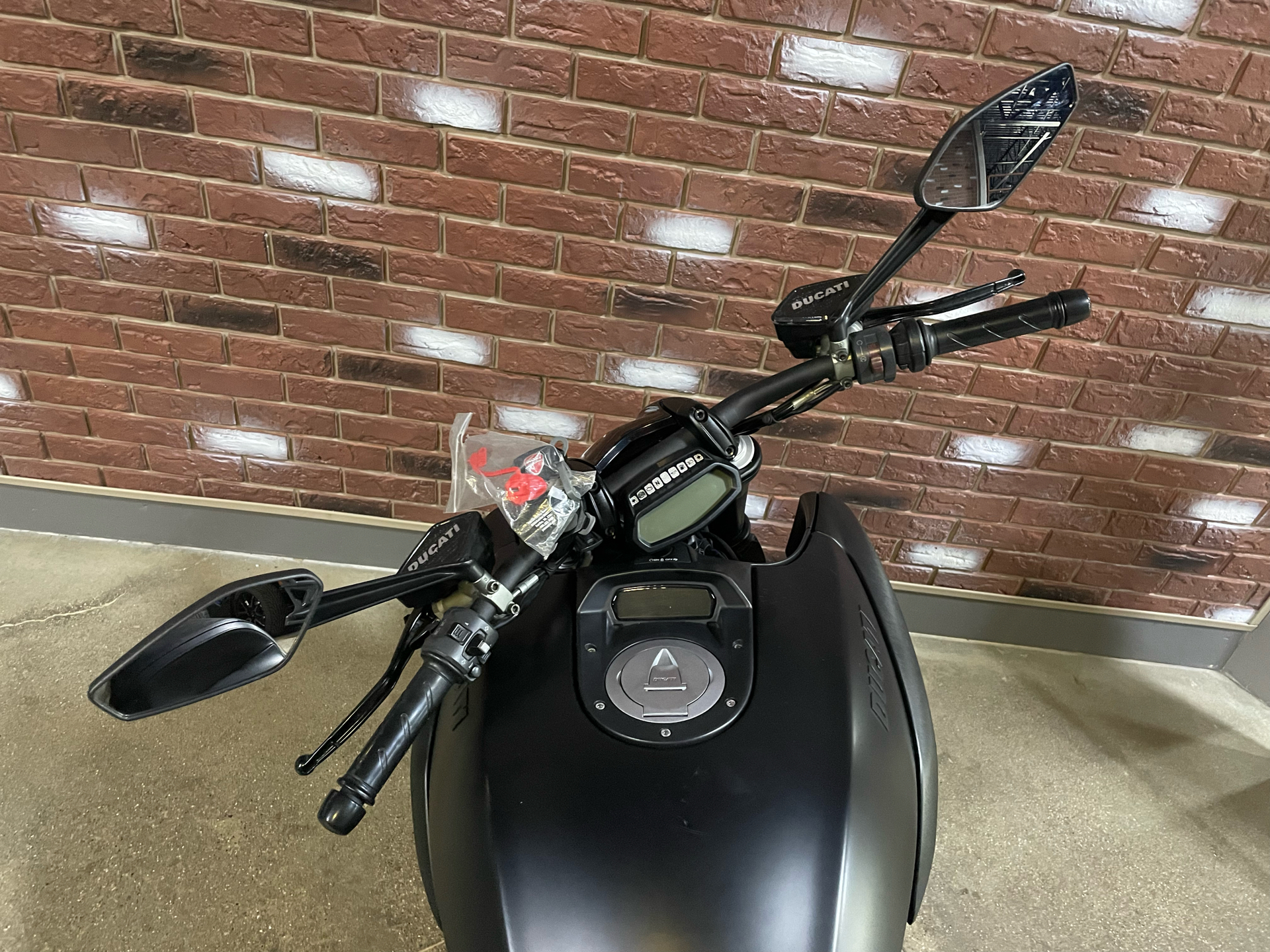 2015 Ducati Diavel in Dimondale, Michigan - Photo 10
