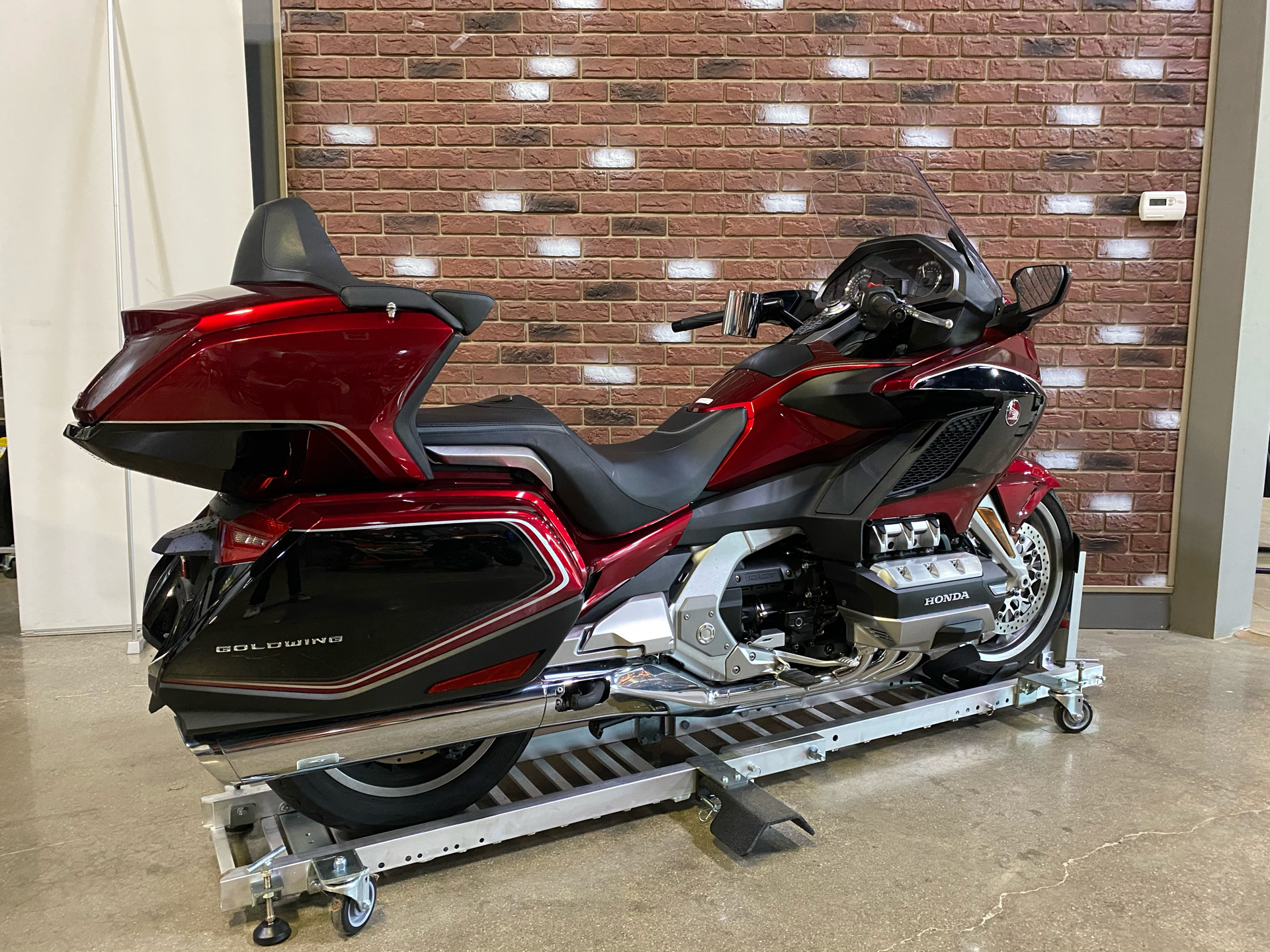 2018 Honda Gold Wing Tour Airbag Automatic DCT in Dimondale, Michigan - Photo 2