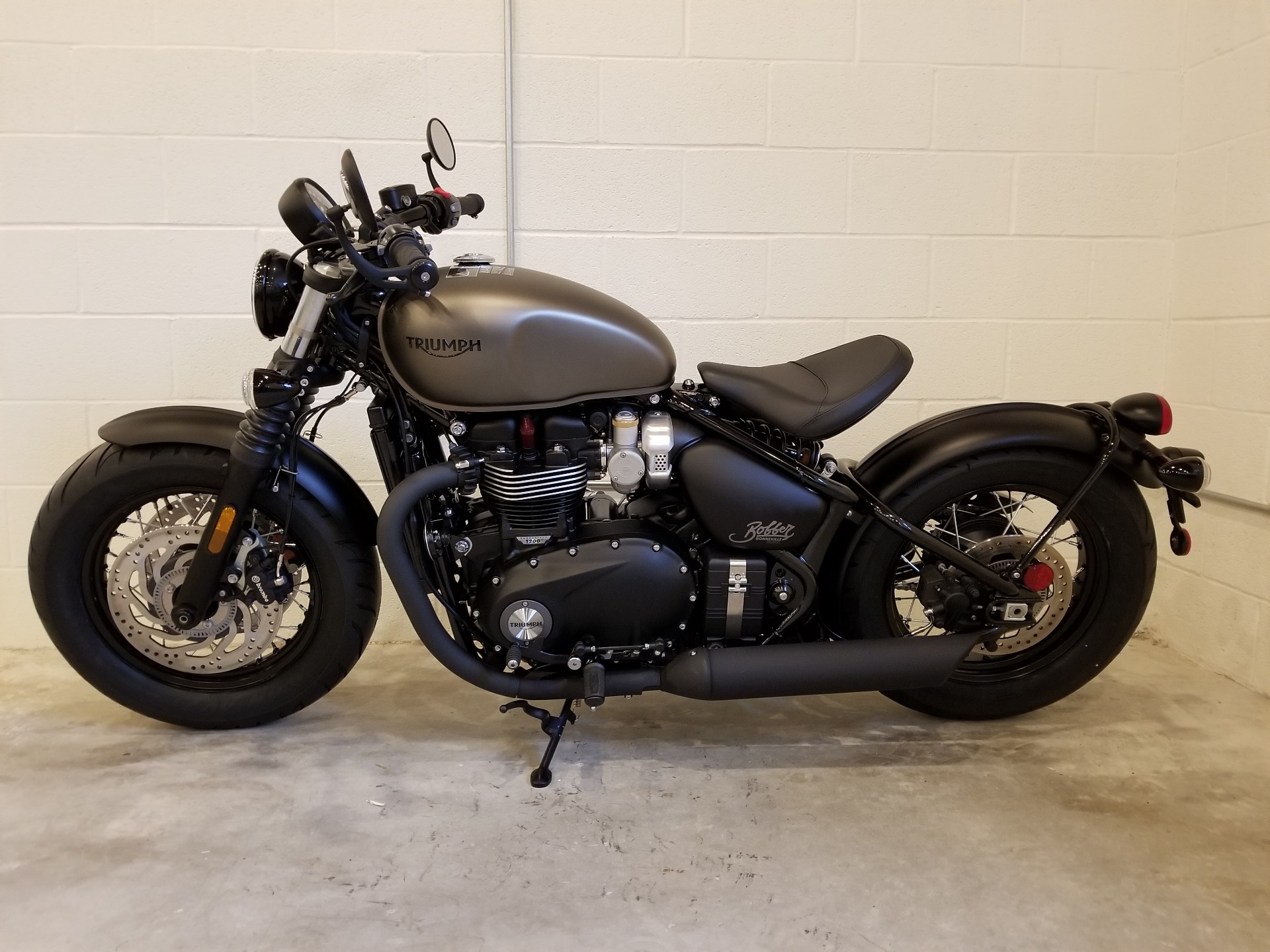 2020 triumph bonneville bobber black