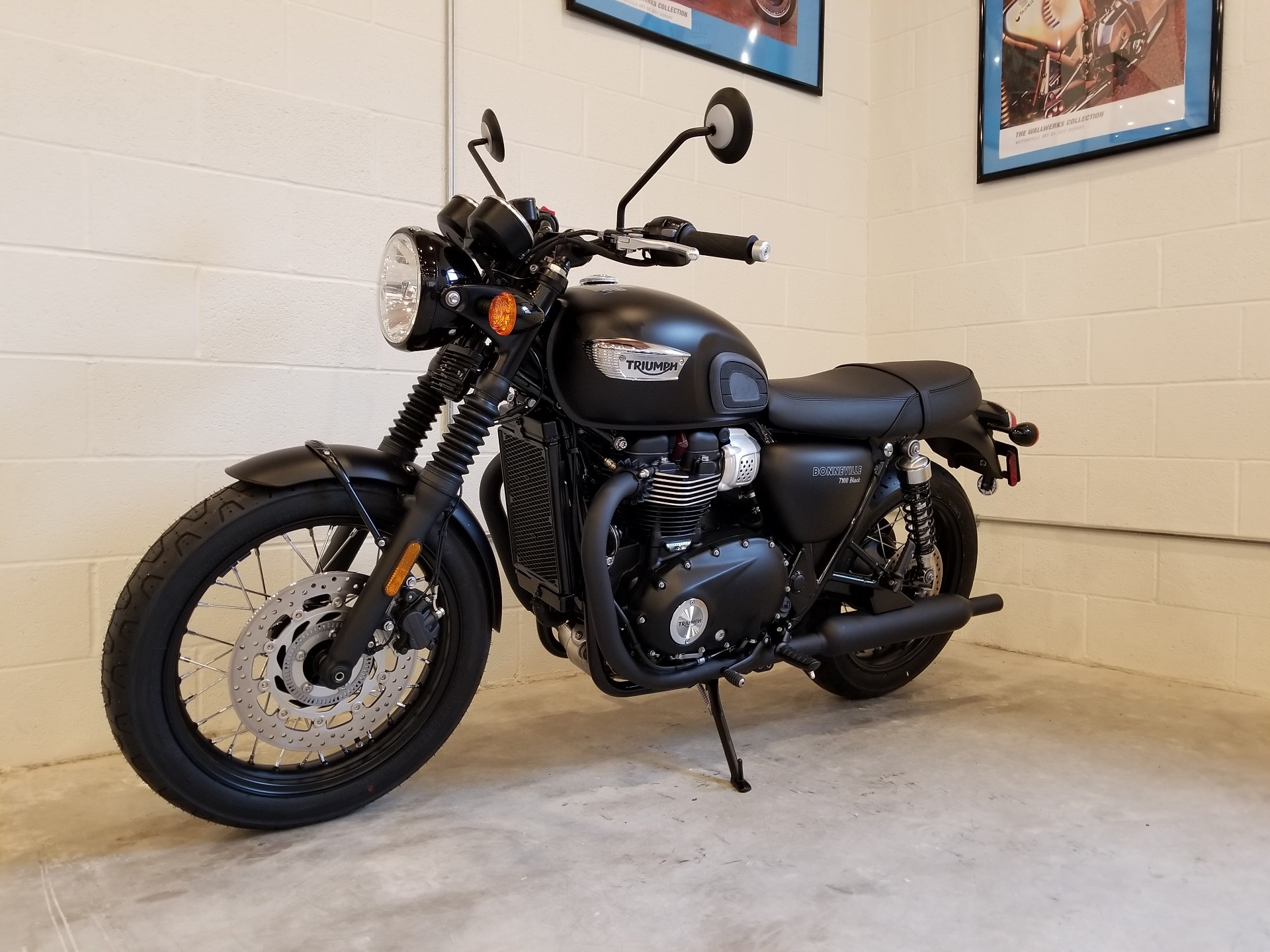 Triumph Bonneville Black