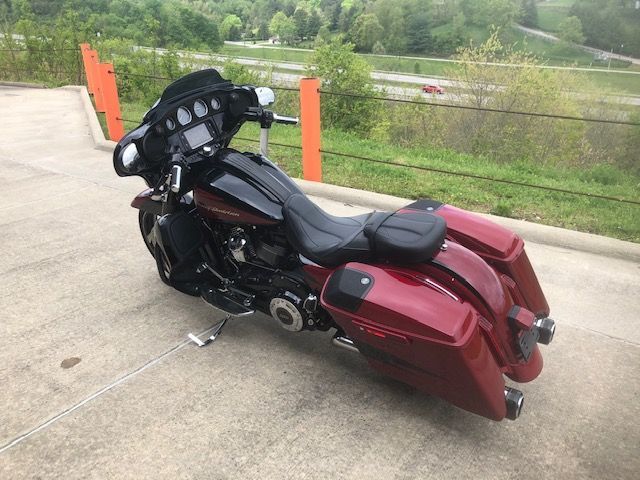 2017 Harley-Davidson CVO™ Street Glide® in Williamstown, West Virginia - Photo 6