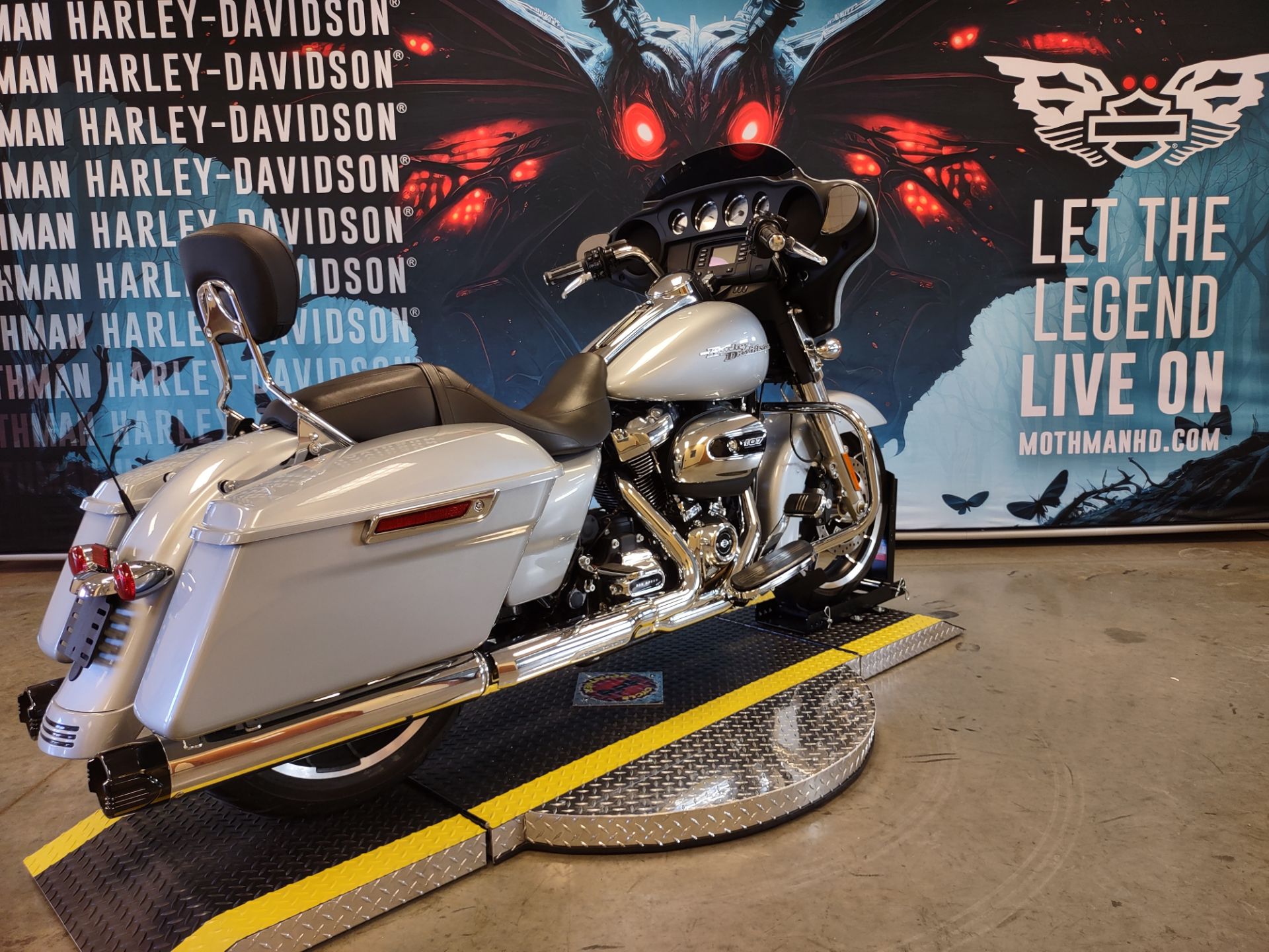 2020 Harley-Davidson Street Glide® in Williamstown, West Virginia - Photo 2