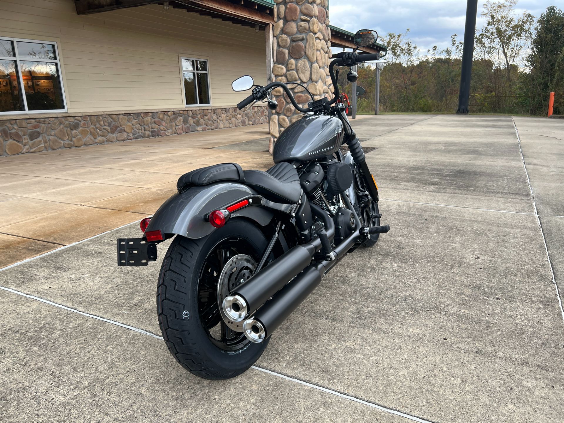 2022 Harley-Davidson Street Bob® 114 in Williamstown, West Virginia - Photo 8