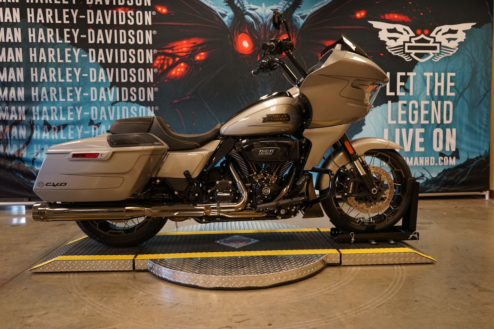2023 Harley-Davidson CVO™ Road Glide® in Williamstown, West Virginia - Photo 13