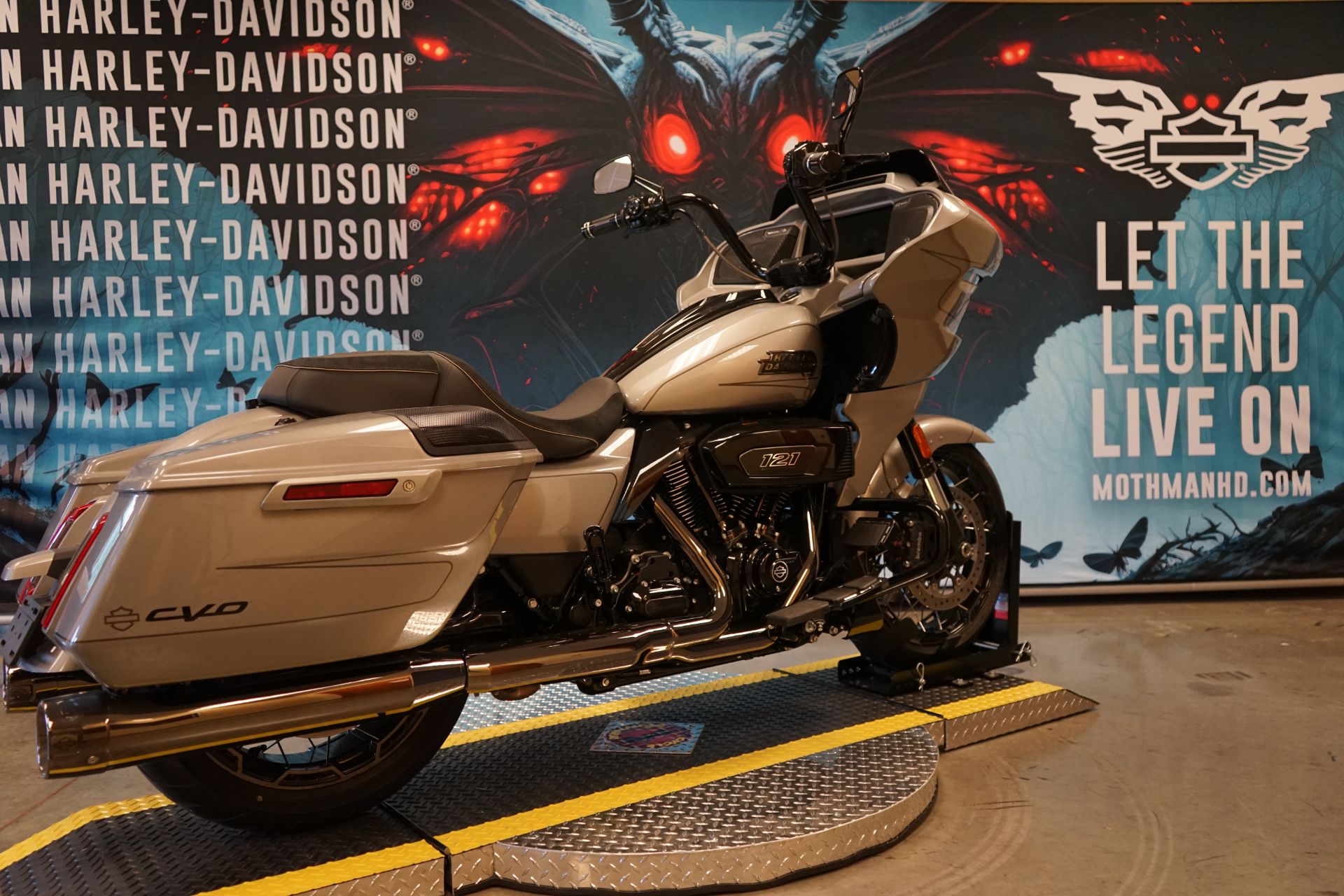 2023 Harley-Davidson CVO™ Road Glide® in Williamstown, West Virginia - Photo 12