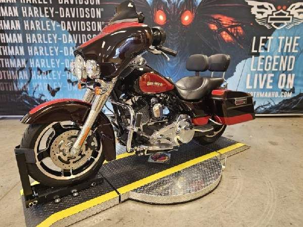 2010 Harley-Davidson Street Glide® in Williamstown, West Virginia - Photo 4