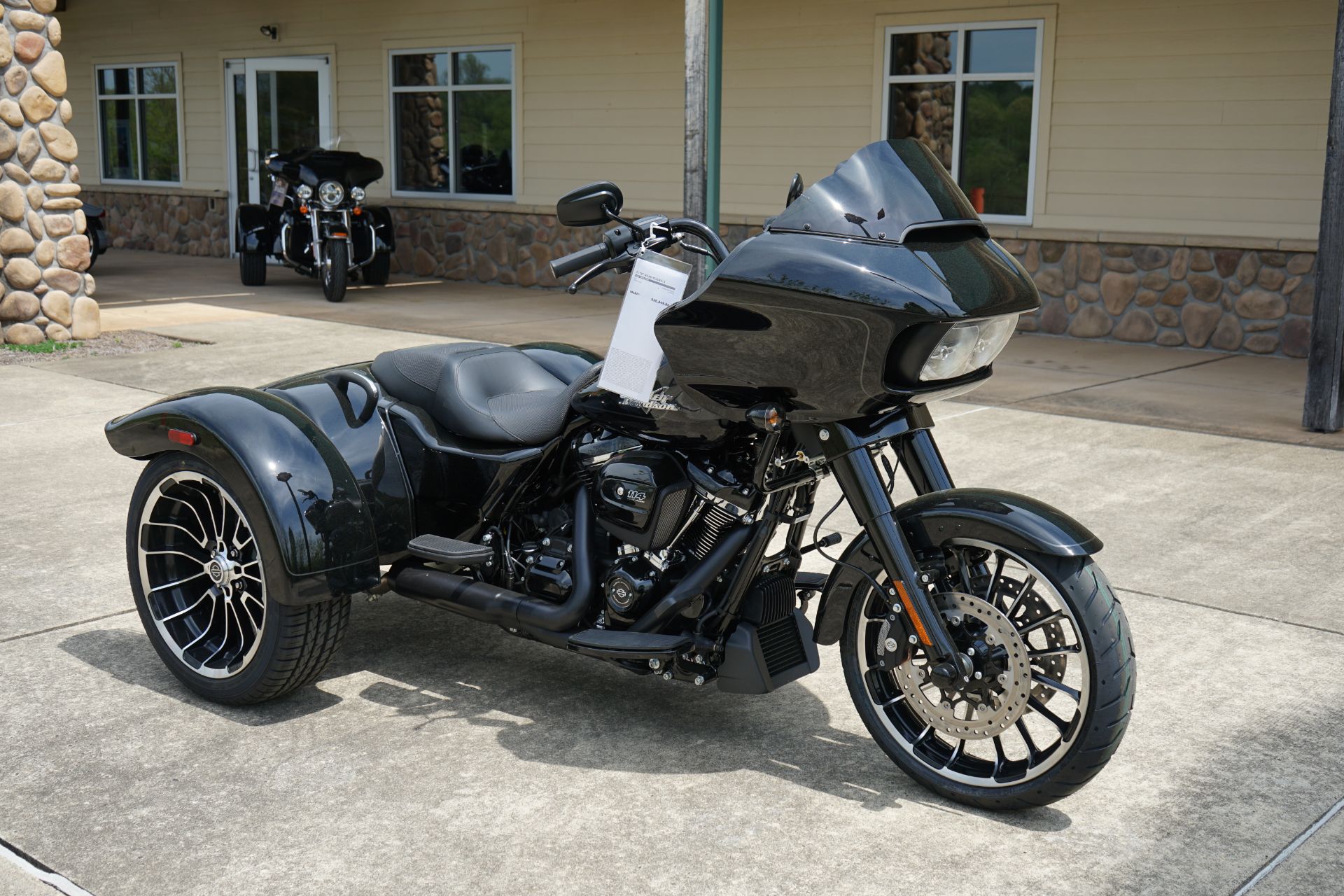 2024 Harley-Davidson Road Glide® 3 in Williamstown, West Virginia - Photo 2
