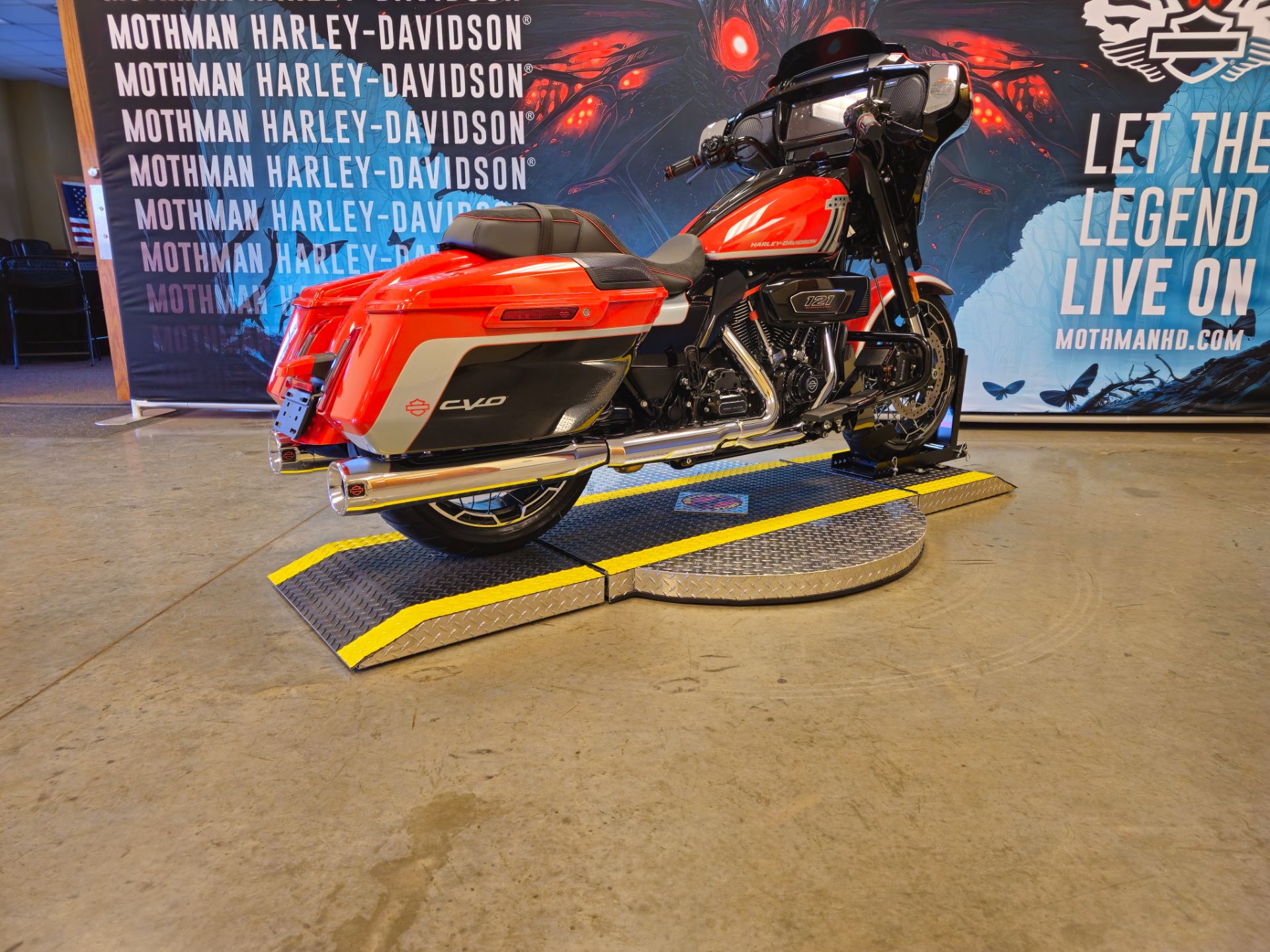 2024 Harley-Davidson CVO™ Street Glide® in Williamstown, West Virginia - Photo 2