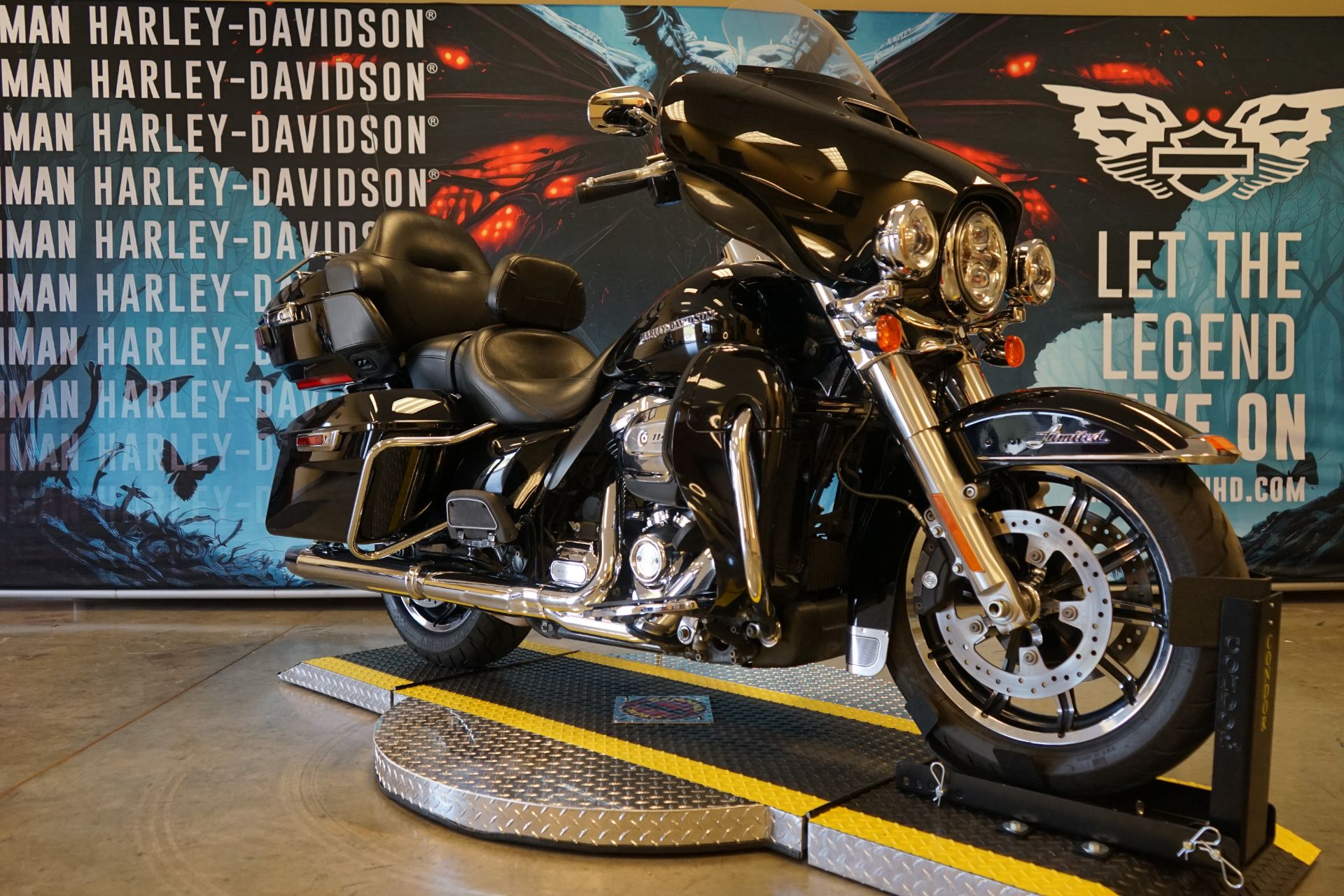 2019 Harley-Davidson Ultra Limited in Williamstown, West Virginia - Photo 2