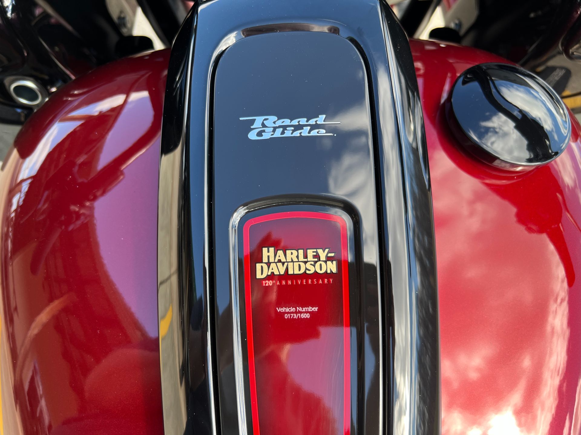 2023 Harley-Davidson Road Glide® Anniversary in Williamstown, West Virginia - Photo 9